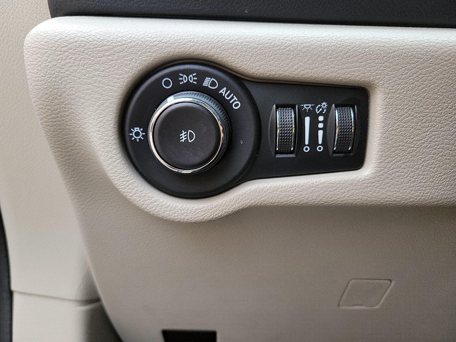 Thumbnail: 2023 Chrysler Pacifica - 11