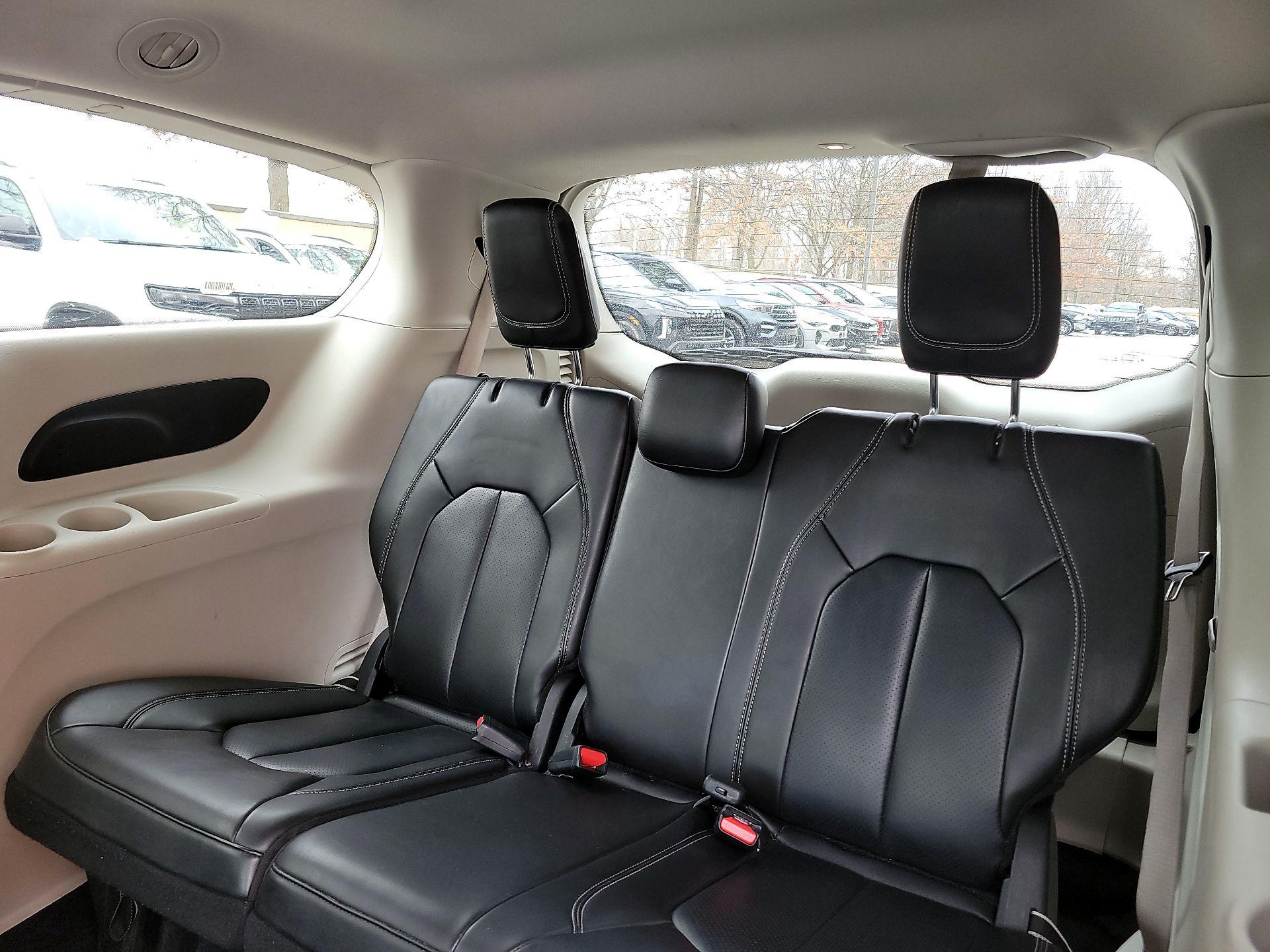 Thumbnail: 2023 Chrysler Pacifica - 18