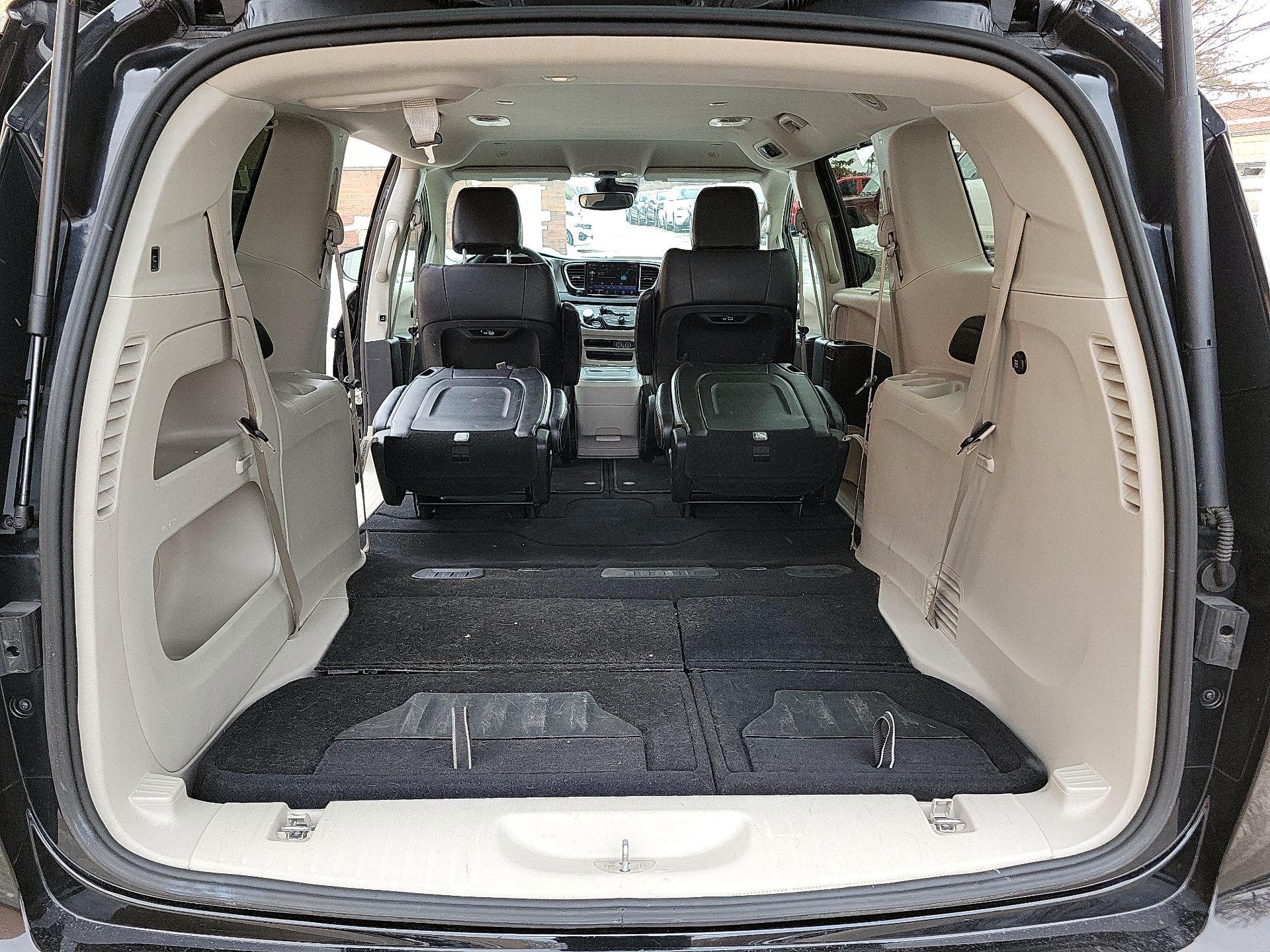 Thumbnail: 2023 Chrysler Pacifica - 20