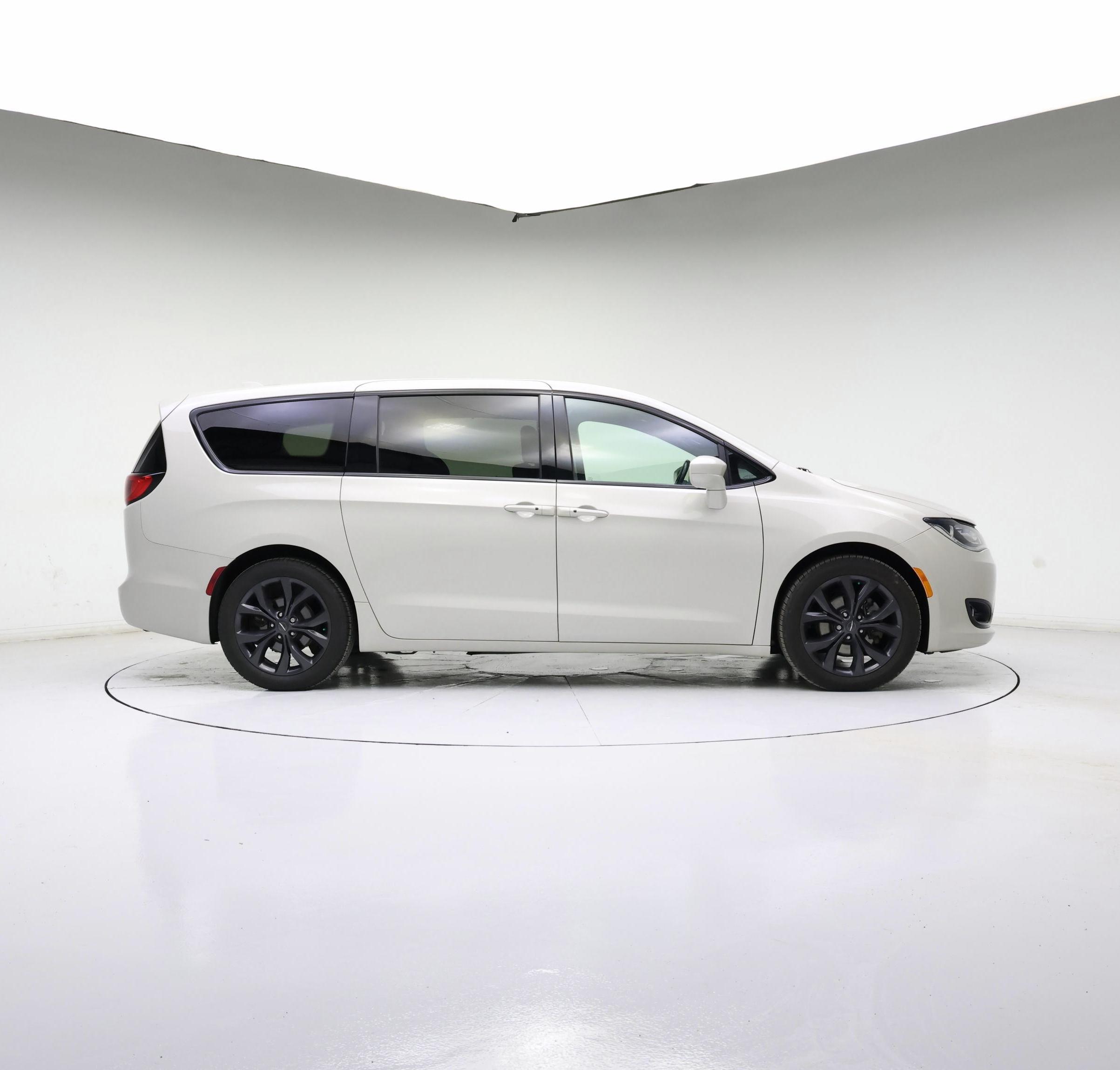 Thumbnail: 2020 Chrysler Pacifica - 7