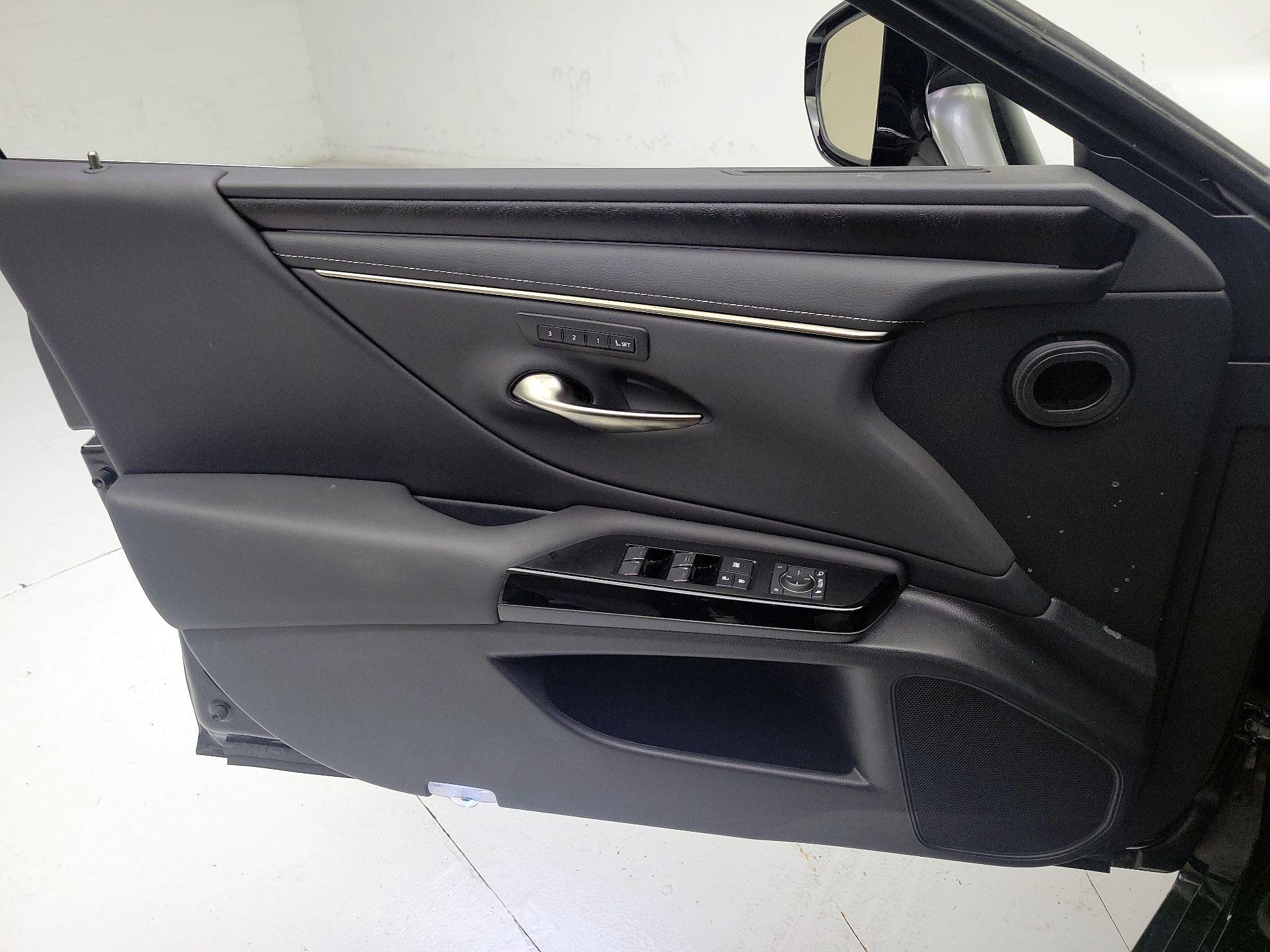 Thumbnail: 2023 Lexus ES - 12