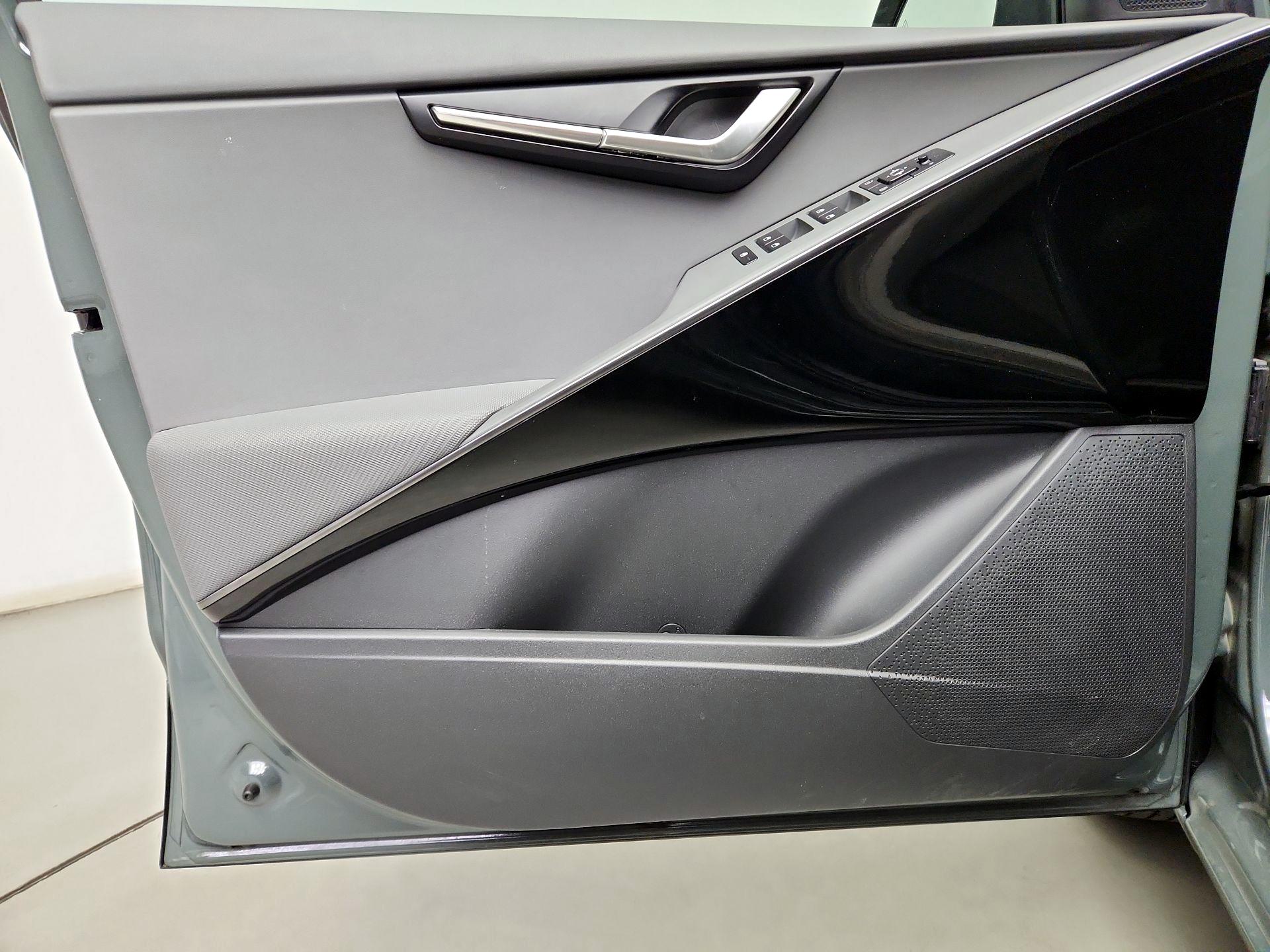 Thumbnail: 2024 Kia Niro - 12