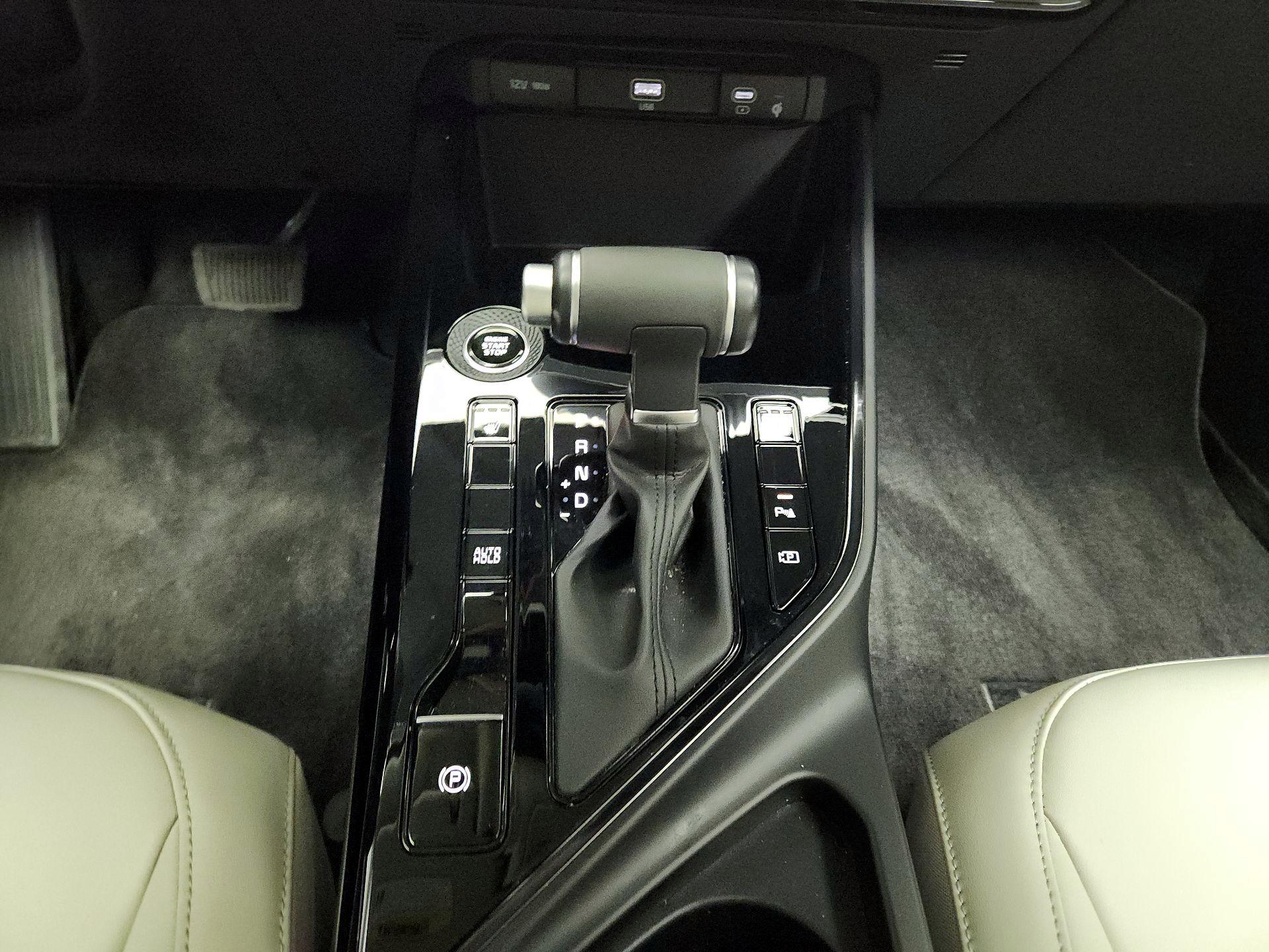 Thumbnail: 2024 Kia Niro - 18