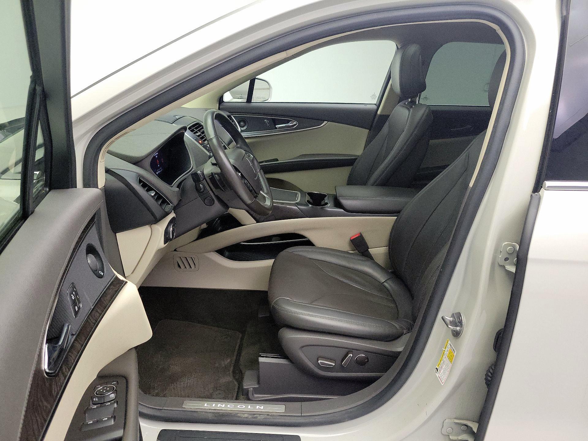 Thumbnail: 2020 Lincoln Nautilus - 11