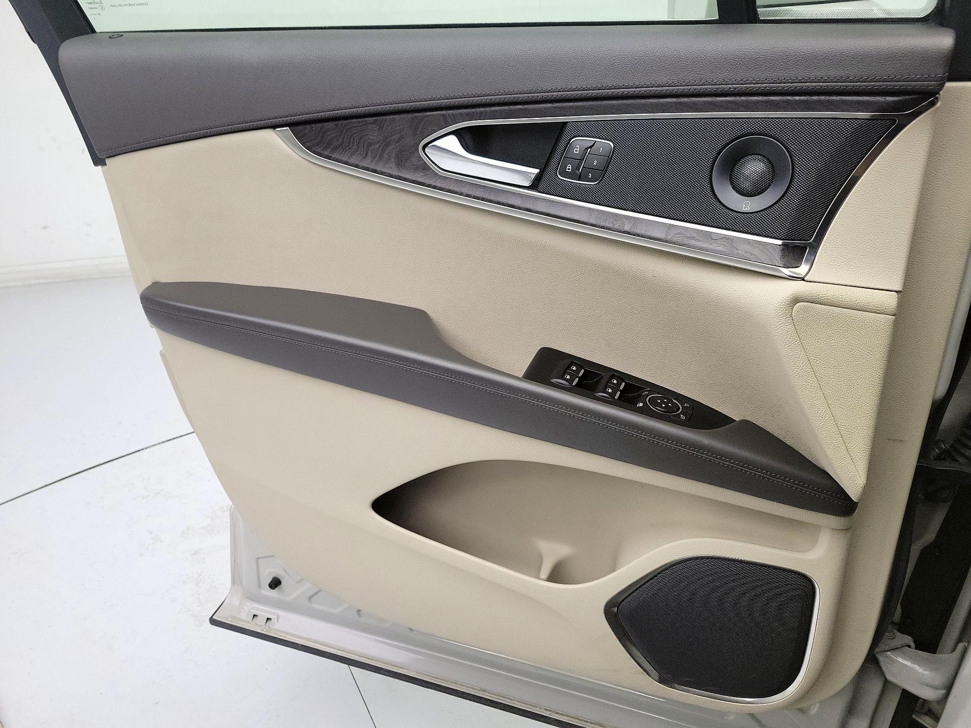 Thumbnail: 2020 Lincoln Nautilus - 12