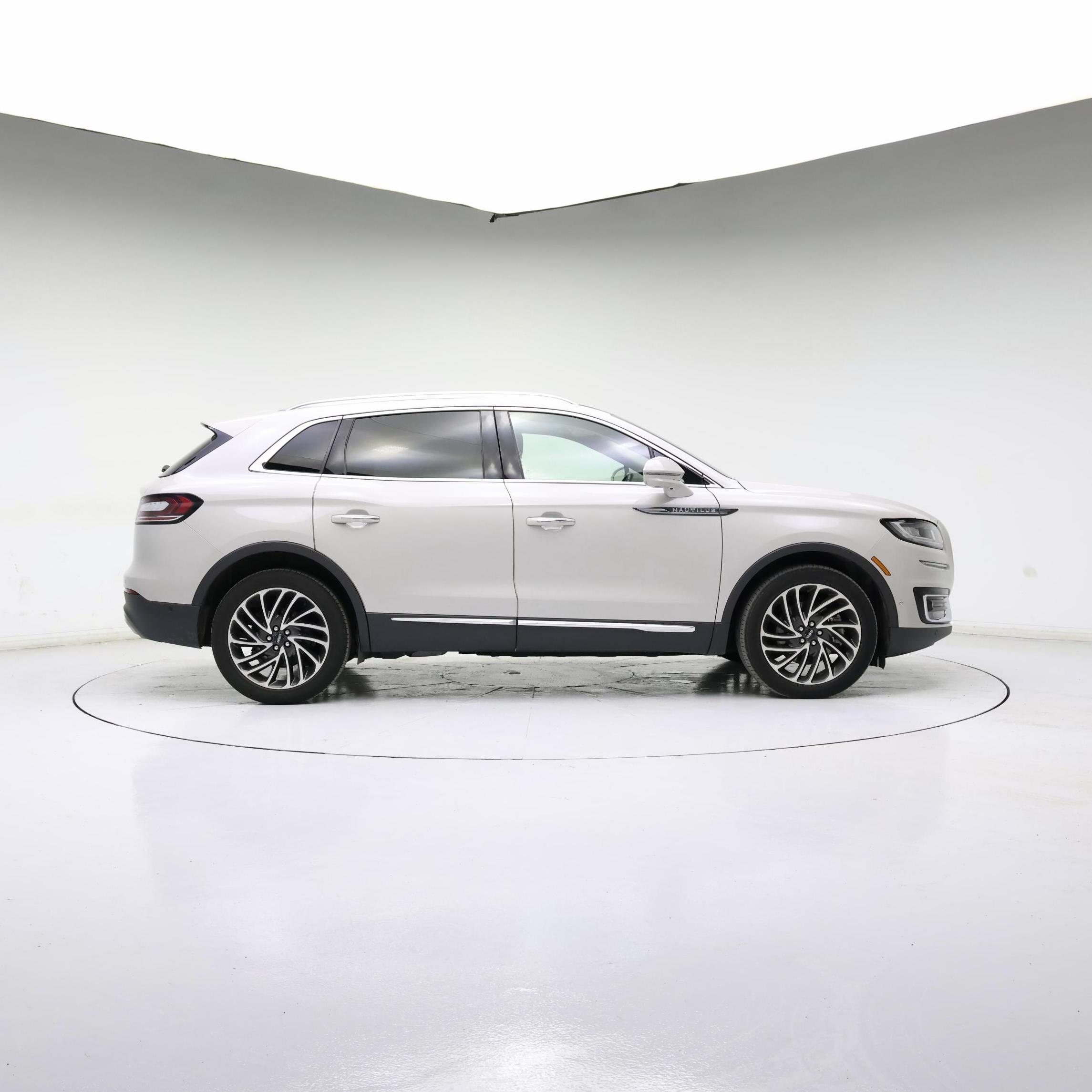 Thumbnail: 2020 Lincoln Nautilus - 3