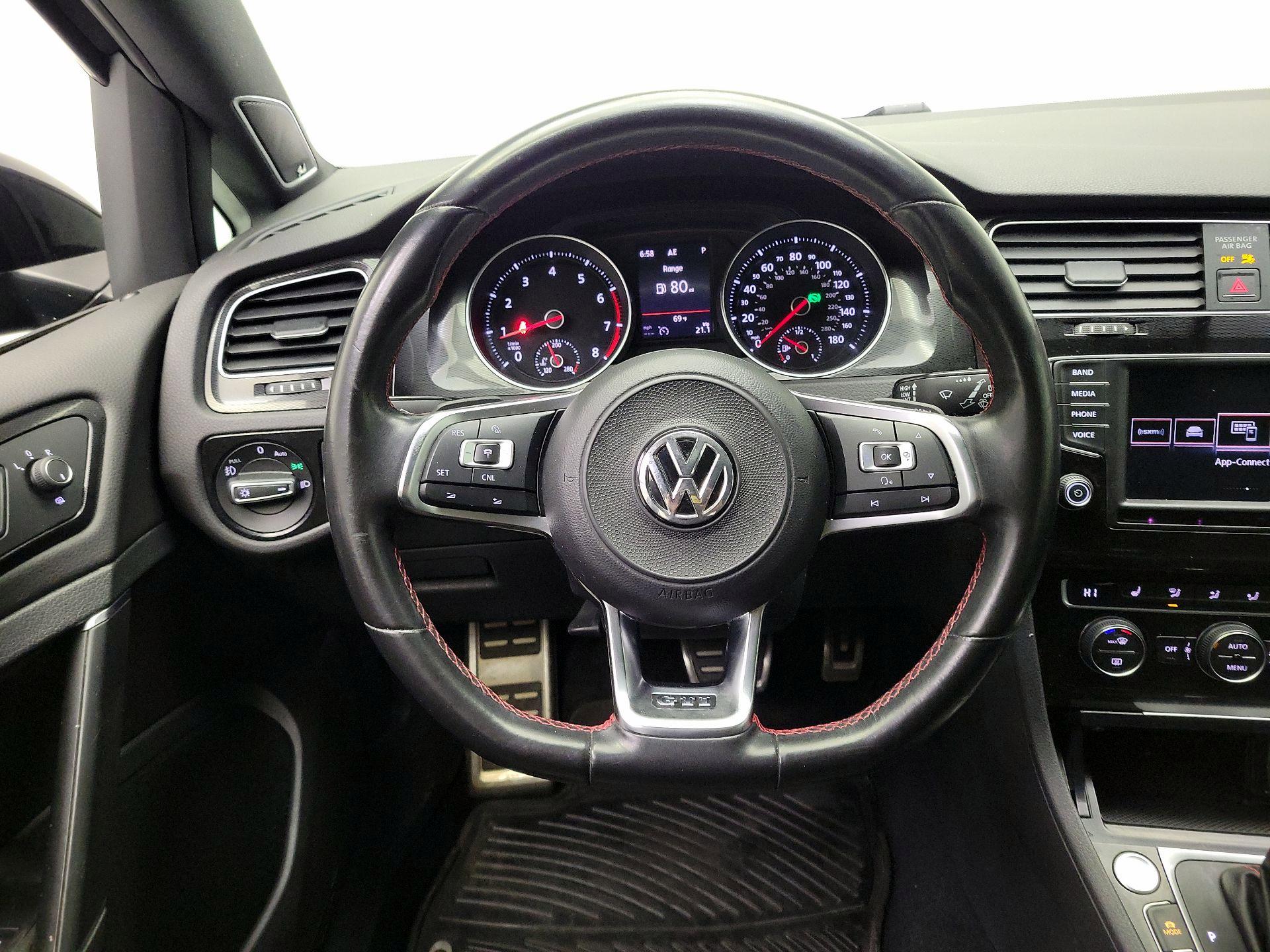 Thumbnail: 2017 Volkswagen Golf - 10