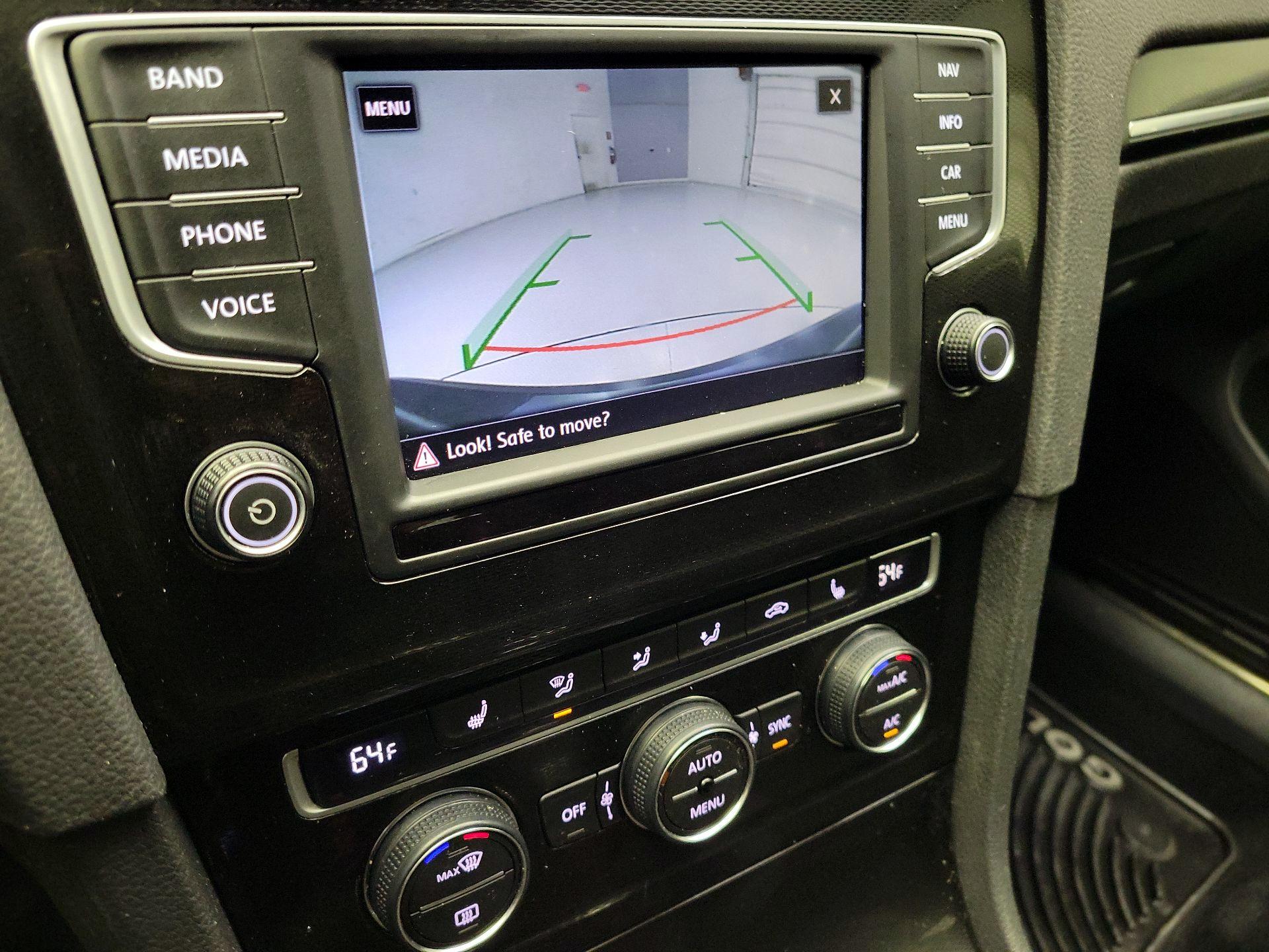 Thumbnail: 2017 Volkswagen Golf - 15