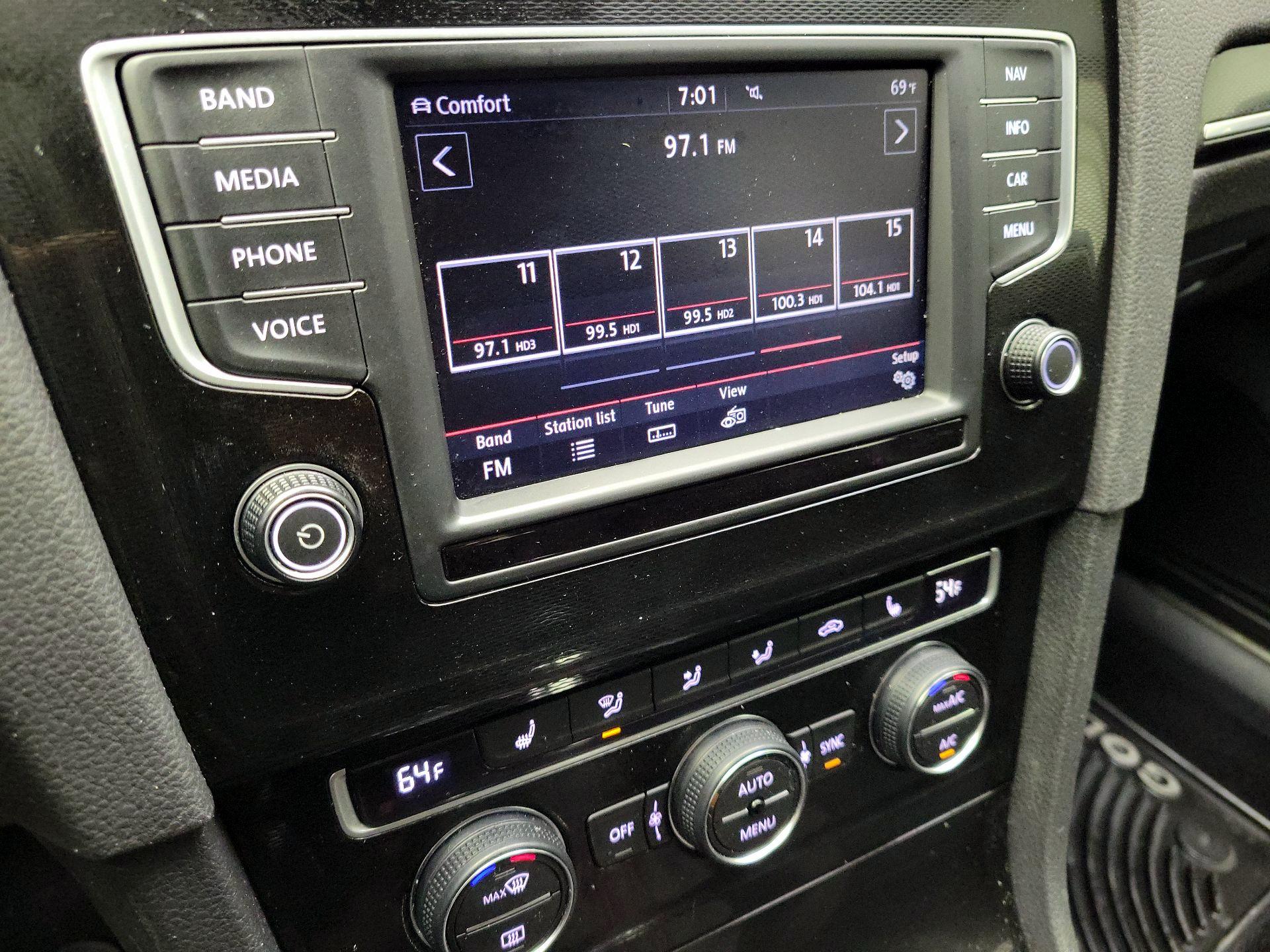 Thumbnail: 2017 Volkswagen Golf - 16