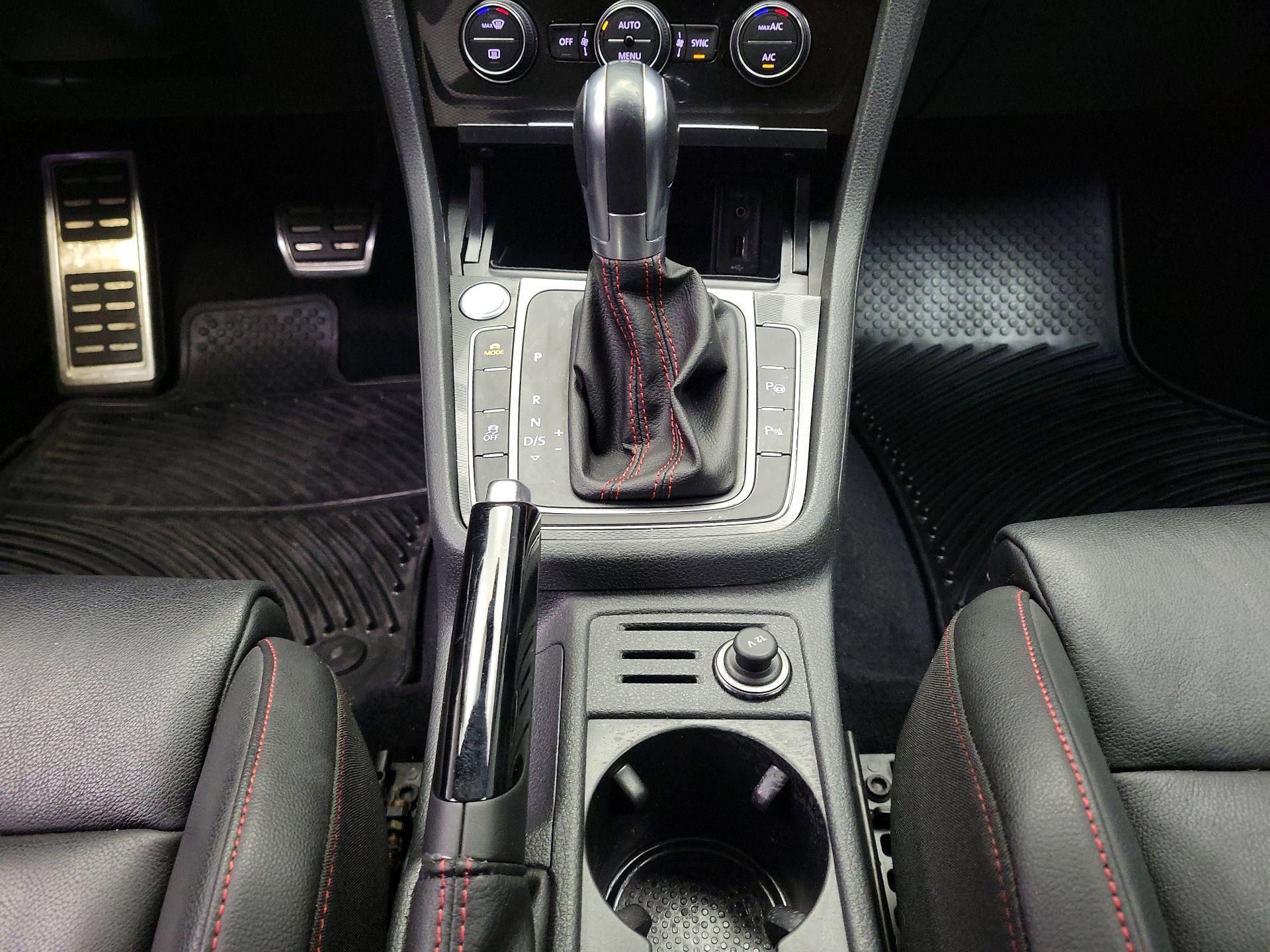 Thumbnail: 2017 Volkswagen Golf - 18