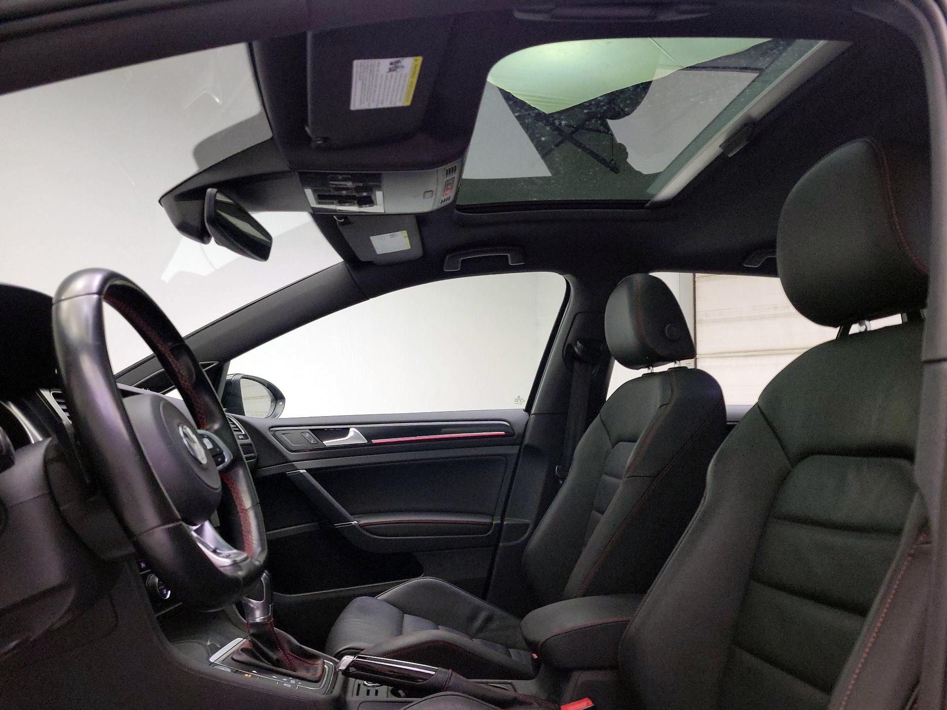 Thumbnail: 2017 Volkswagen Golf - 20