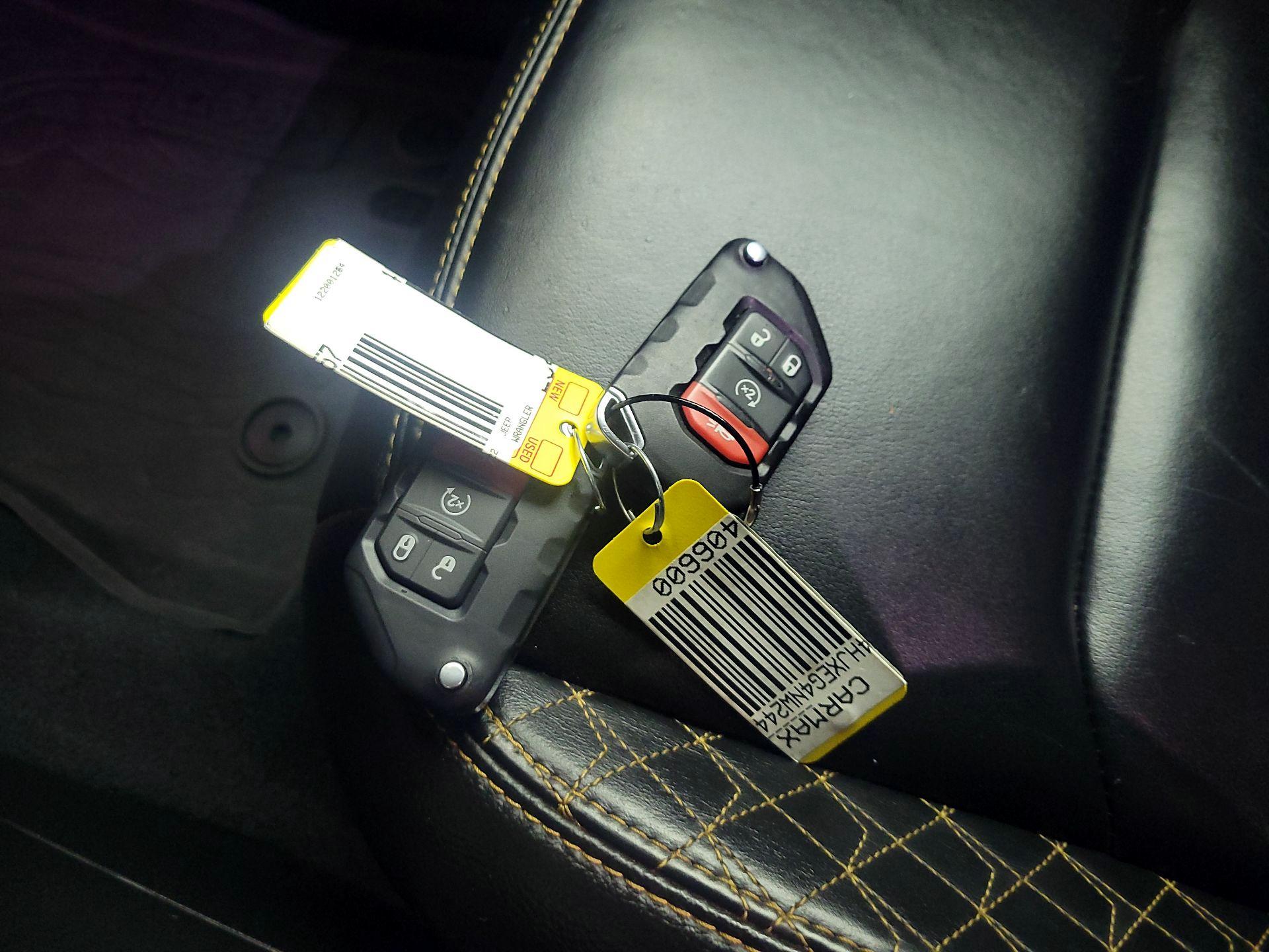 Thumbnail: 2022 Jeep Wrangler - 18