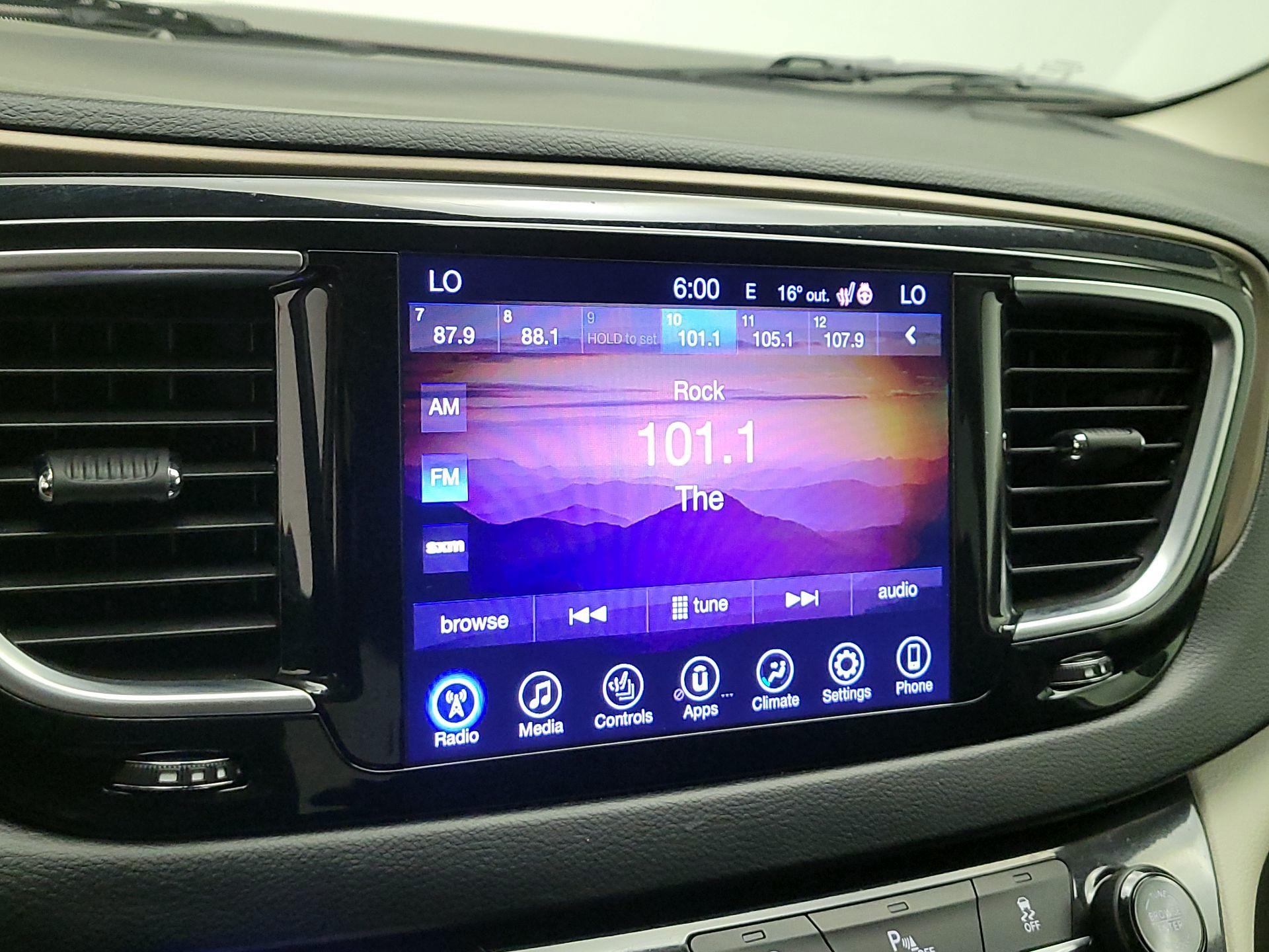 Thumbnail: 2017 Chrysler Pacifica - 15