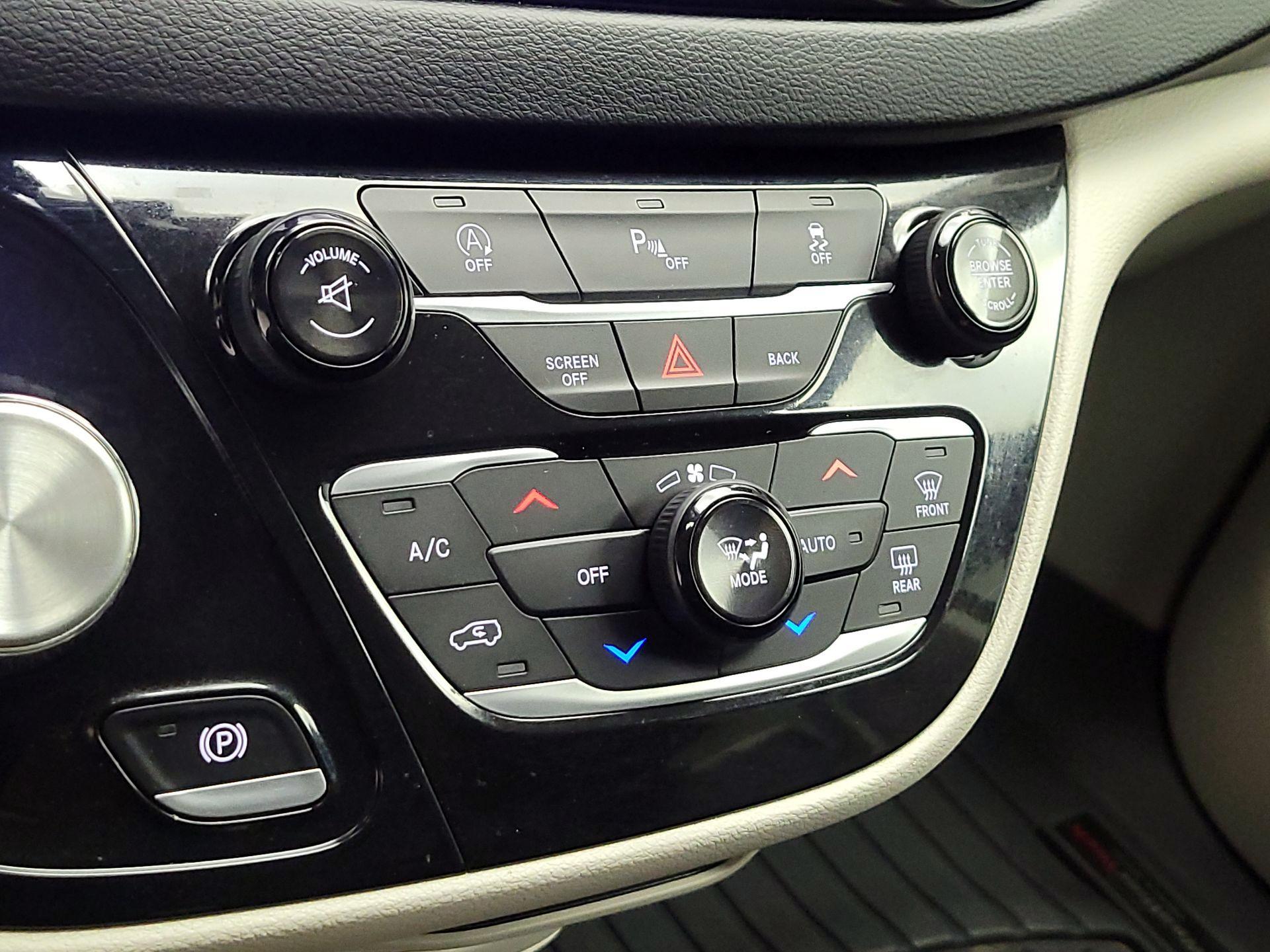 Thumbnail: 2017 Chrysler Pacifica - 16