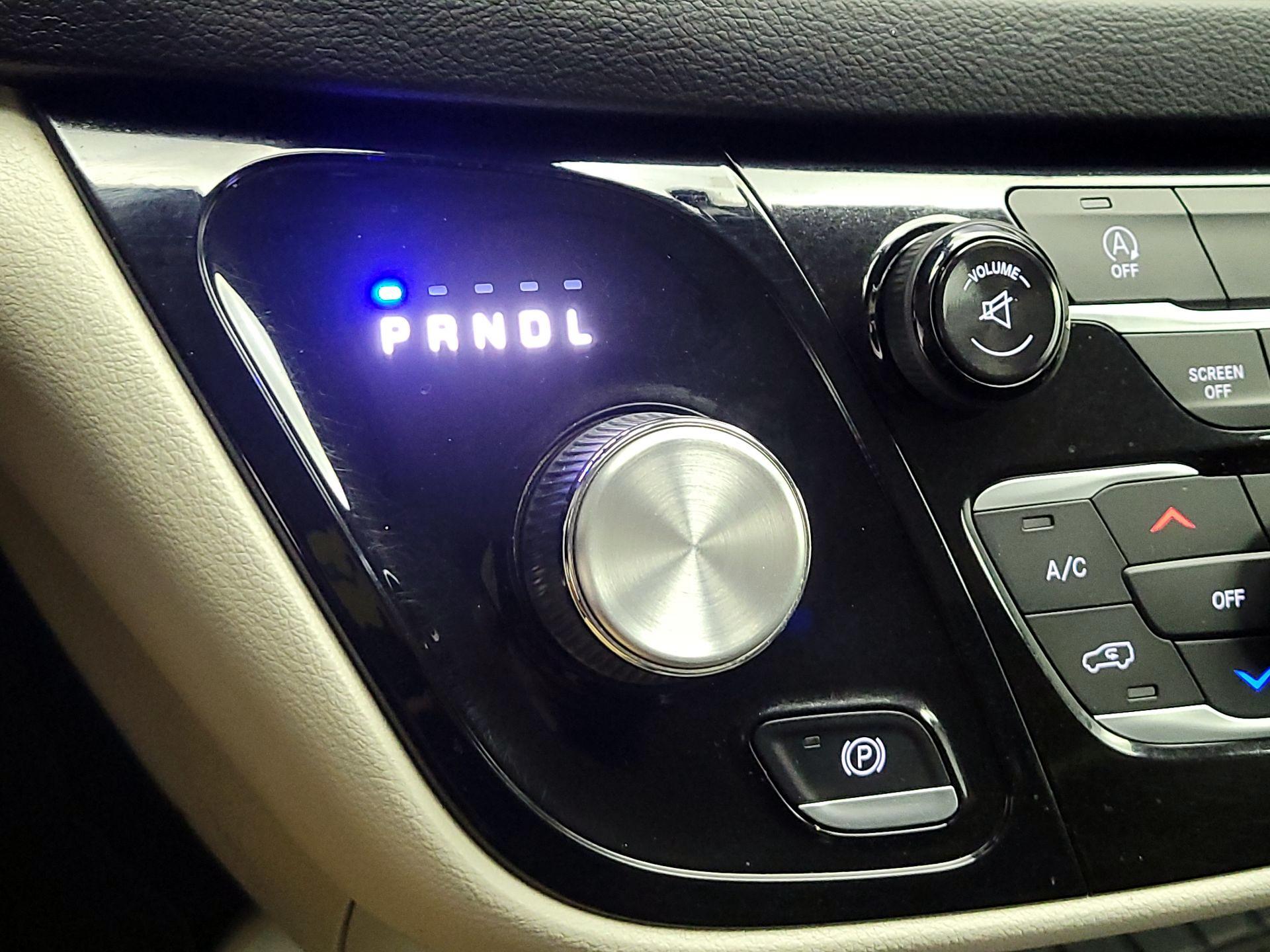 Thumbnail: 2017 Chrysler Pacifica - 17