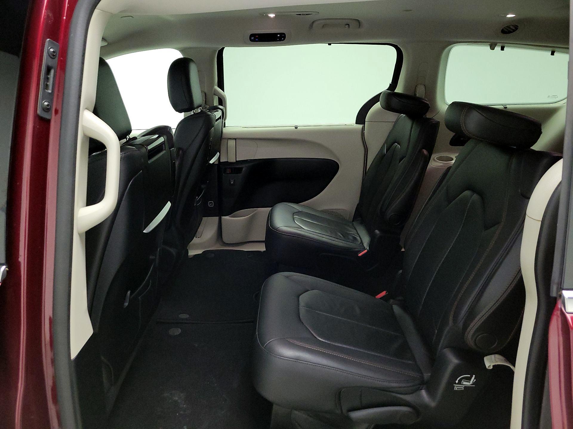 Thumbnail: 2017 Chrysler Pacifica - 19