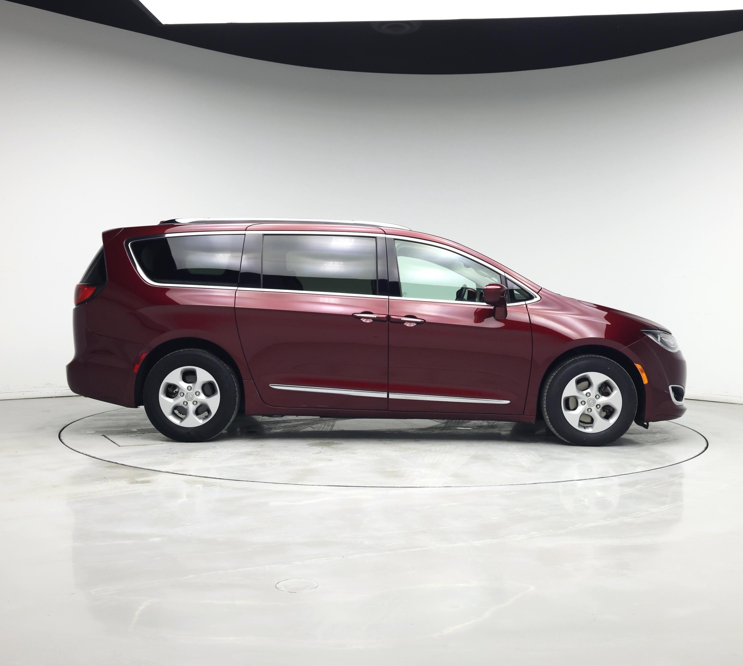 Thumbnail: 2017 Chrysler Pacifica - 7