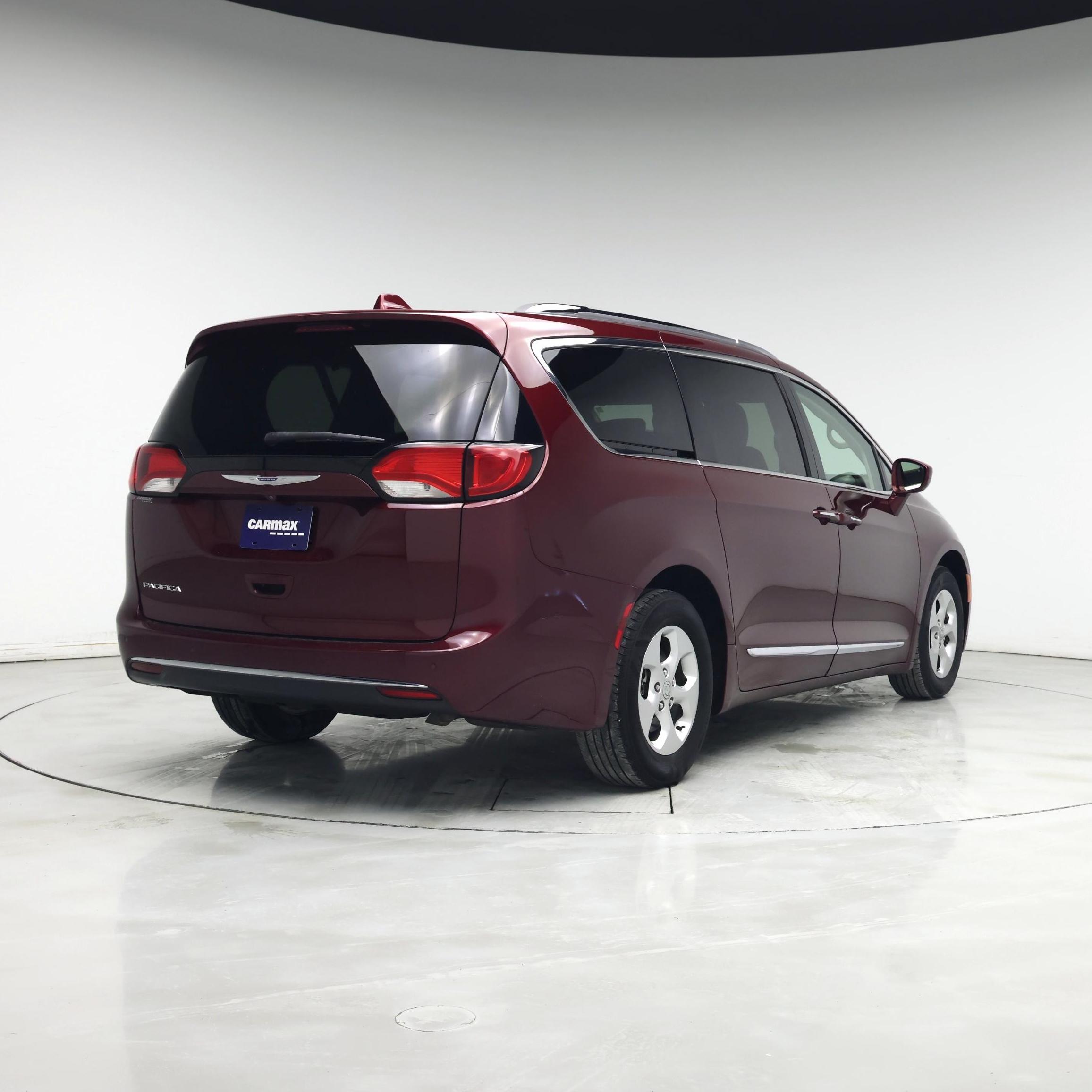 Thumbnail: 2017 Chrysler Pacifica - 8