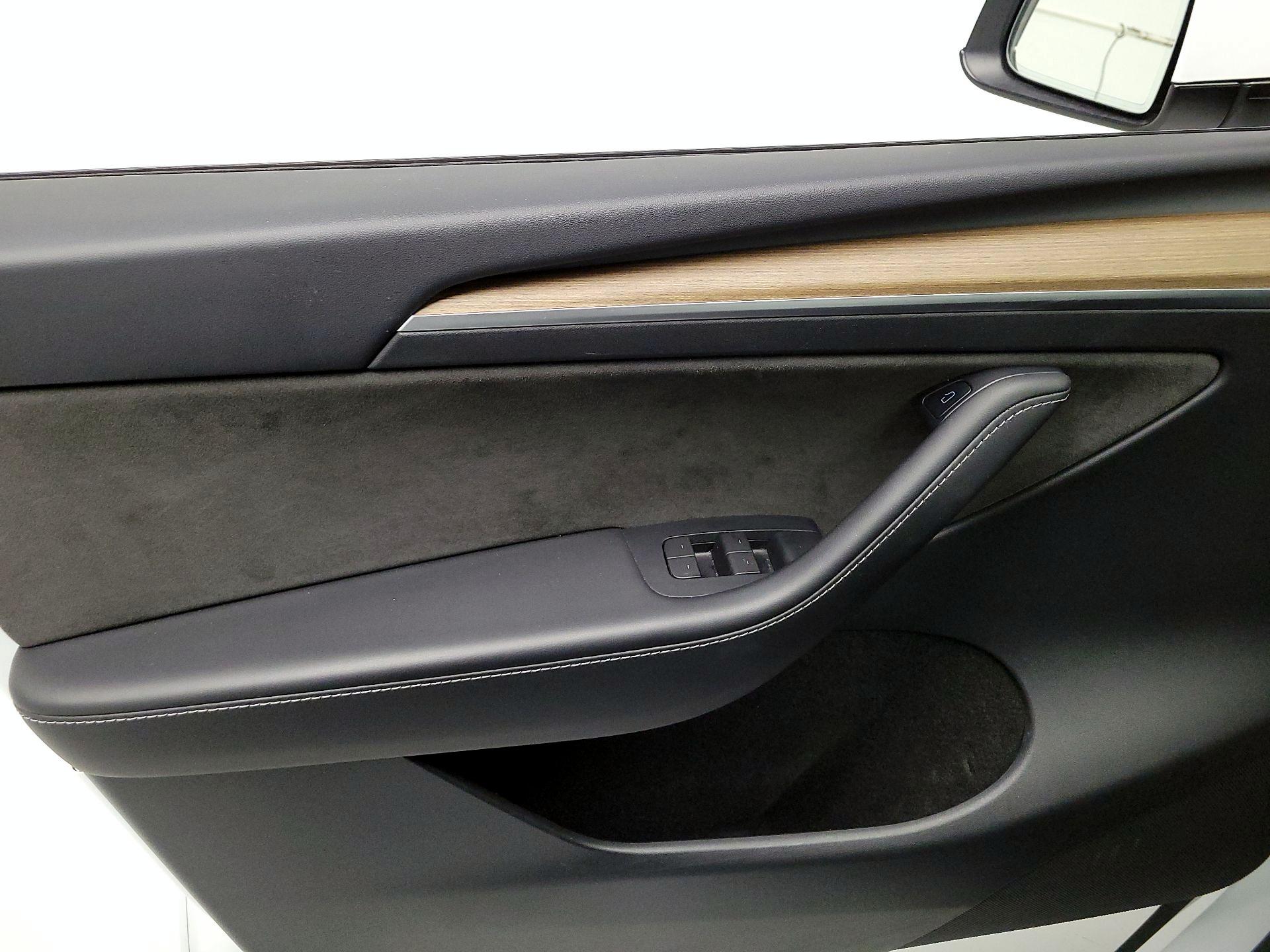 Thumbnail: 2023 Tesla Model Y - 12