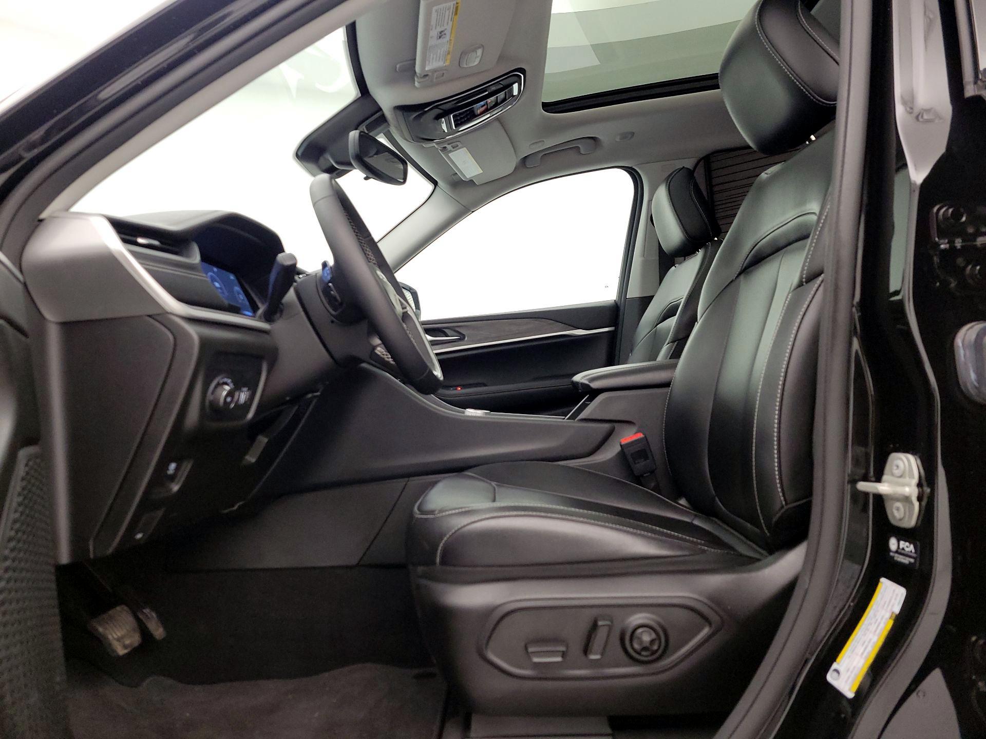 Thumbnail: 2023 Jeep Grand Cherokee - 11