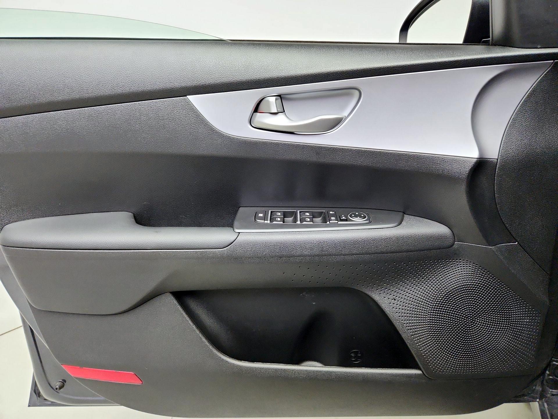 Thumbnail: 2024 Kia Forte - 12