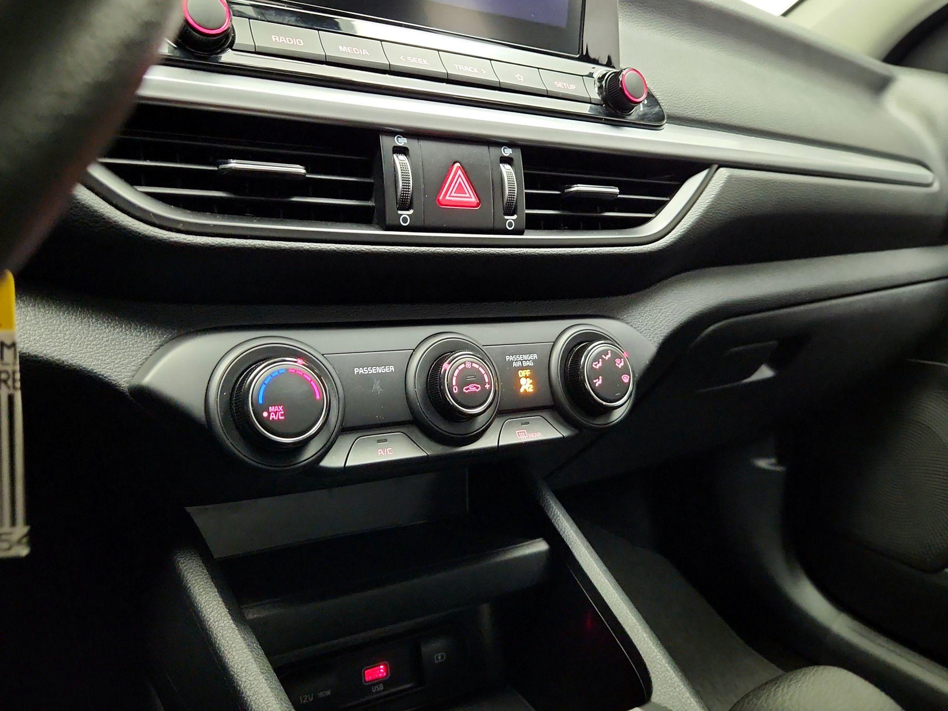 Thumbnail: 2024 Kia Forte - 16