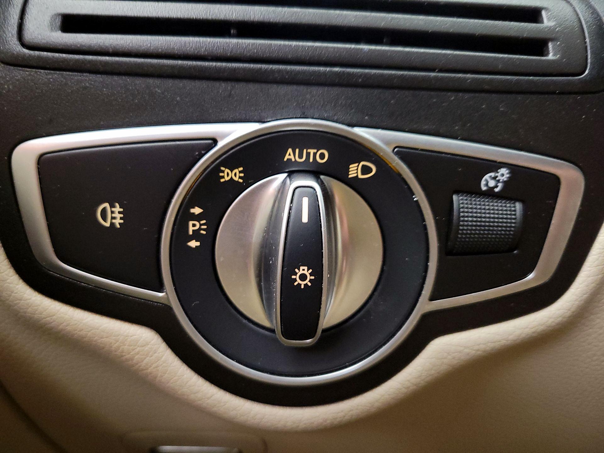 Thumbnail: 2022 Mercedes-Benz GLC - 13