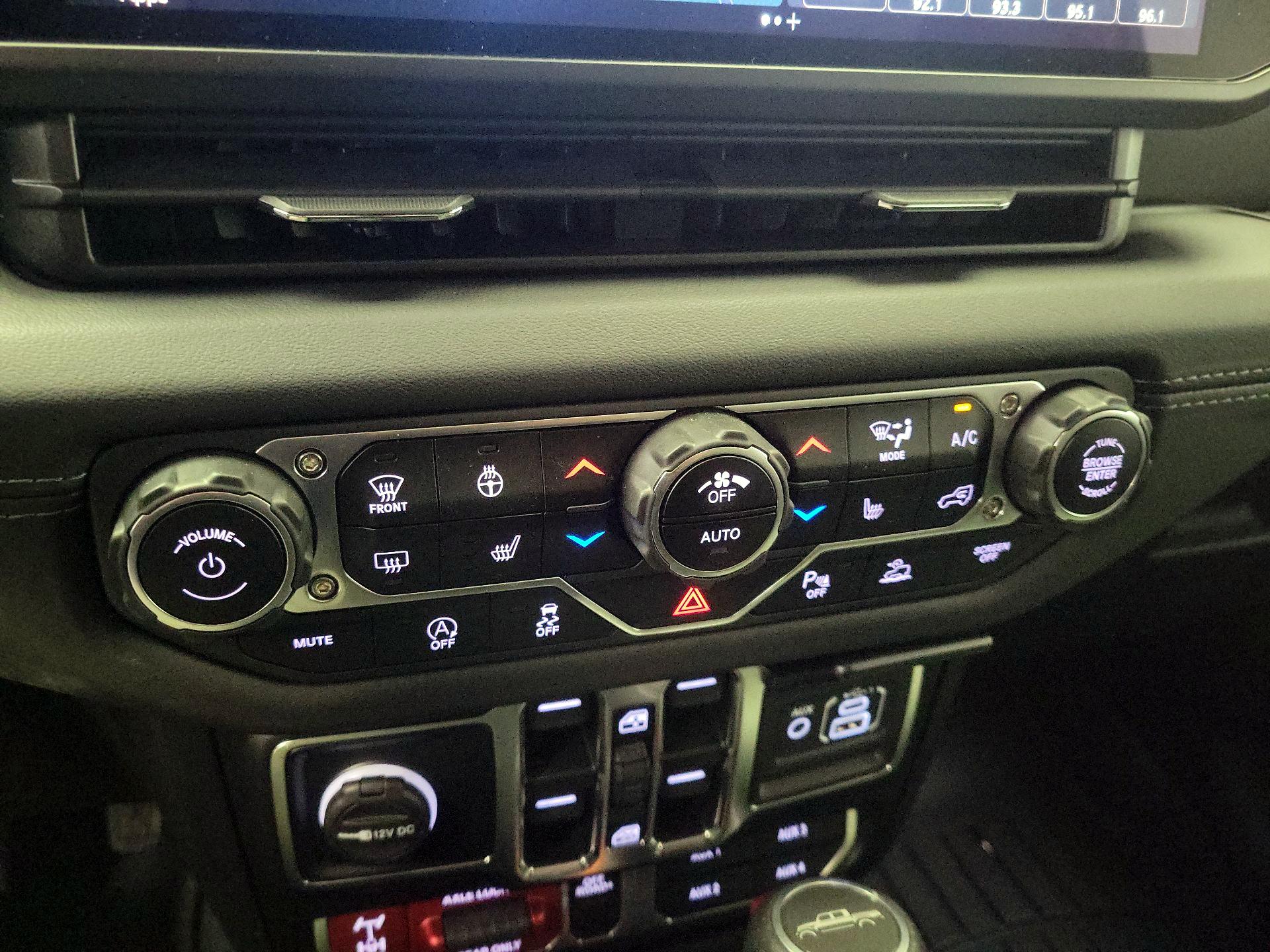 Thumbnail: 2024 Jeep Gladiator - 17