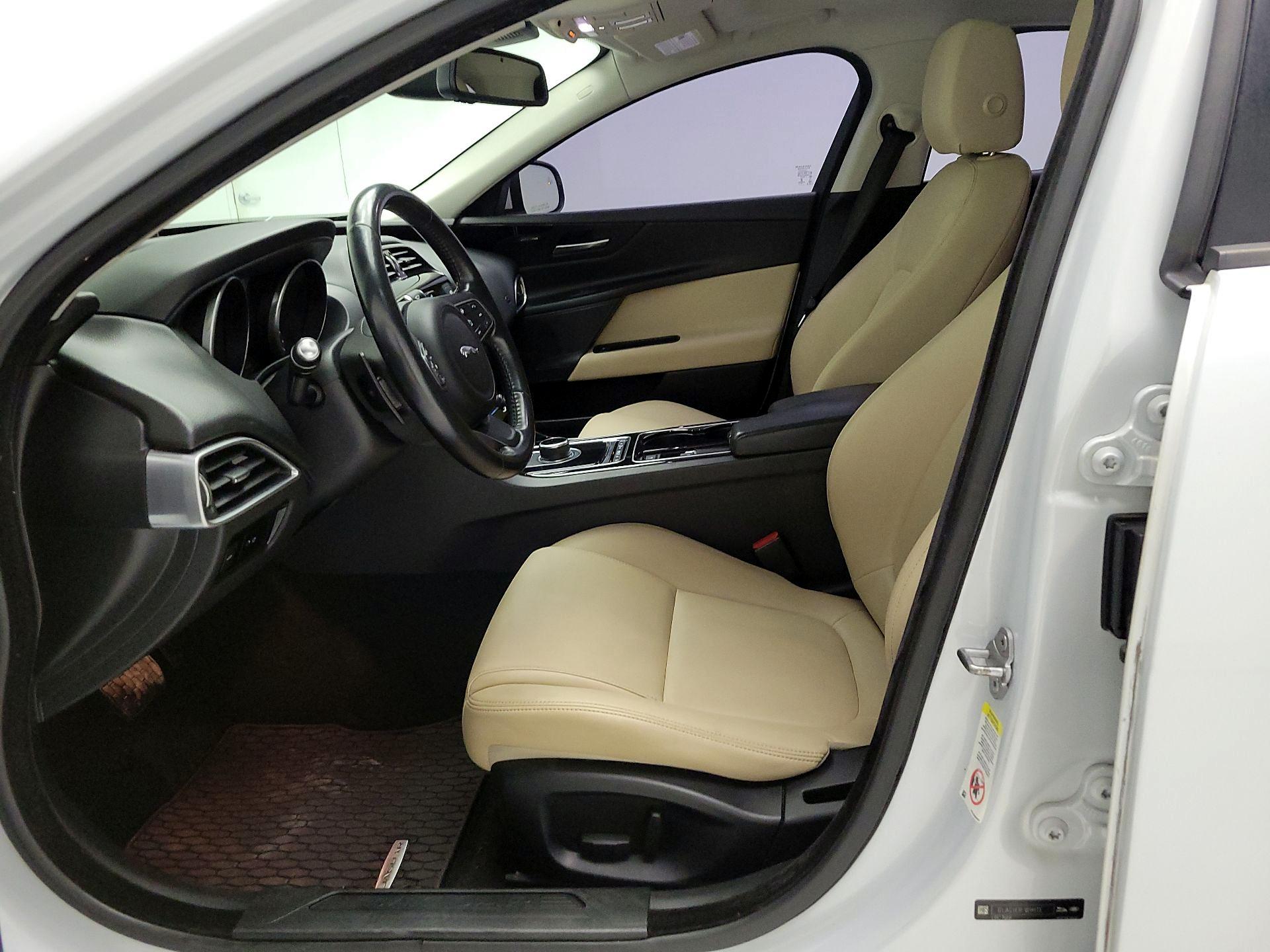 Thumbnail: 2017 Jaguar XE - 11