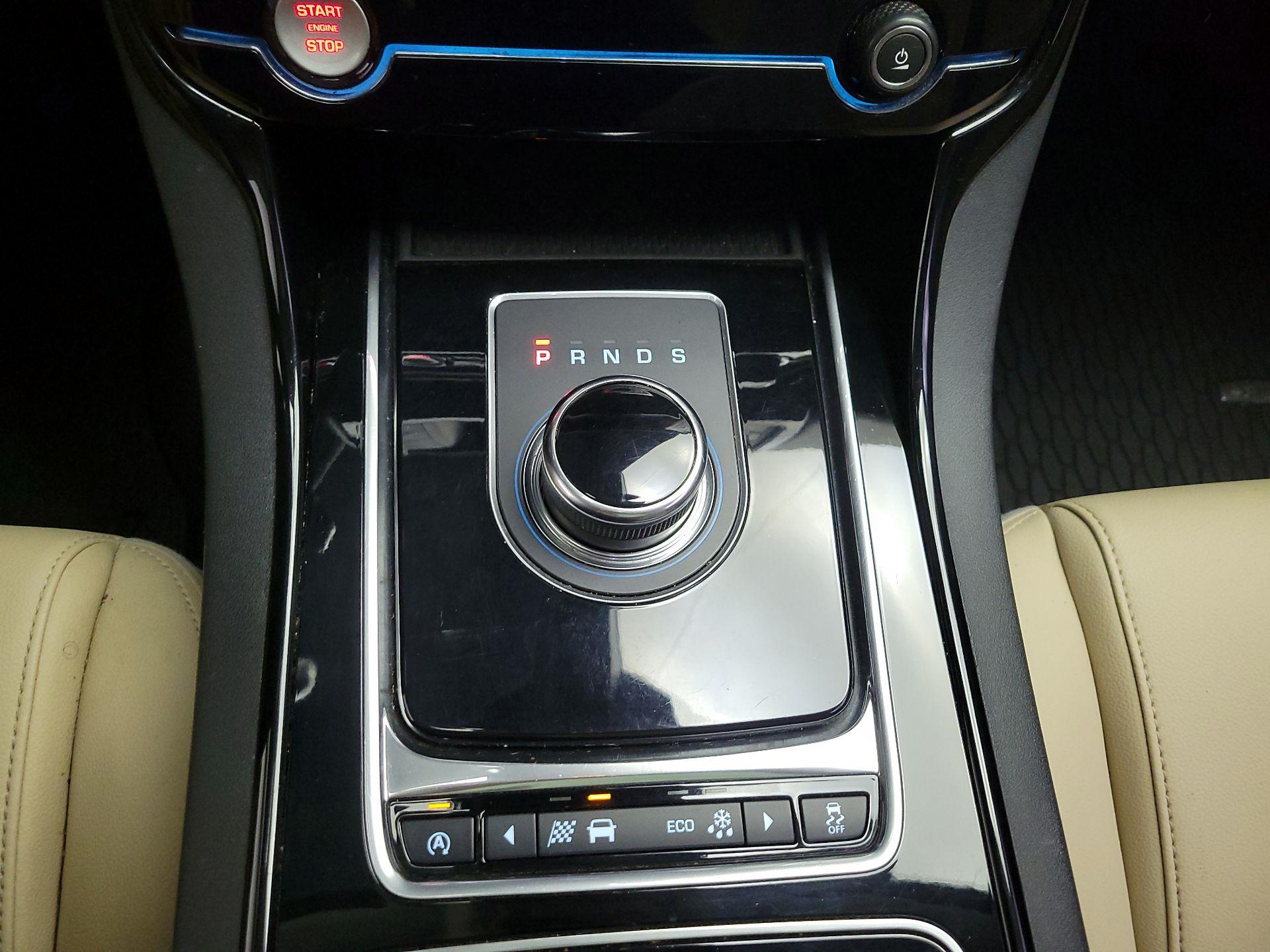 Thumbnail: 2017 Jaguar XE - 16