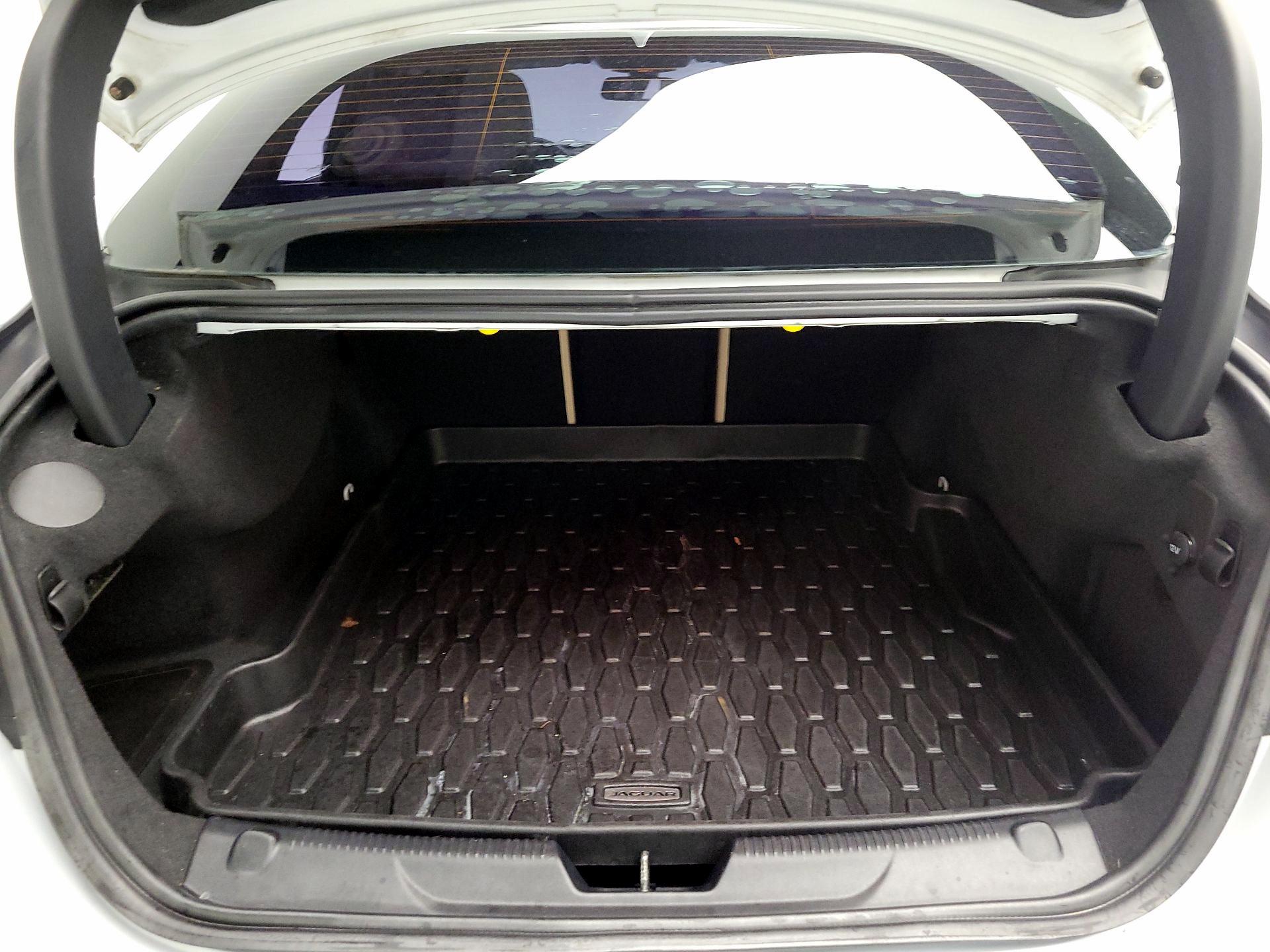 Thumbnail: 2017 Jaguar XE - 18