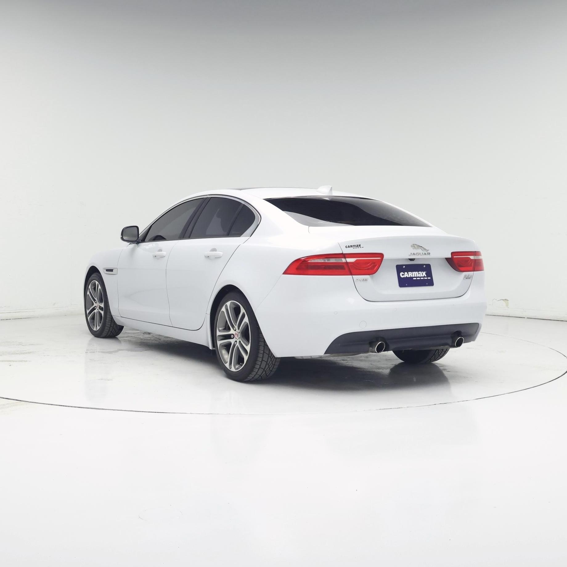 Thumbnail: 2017 Jaguar XE - 2