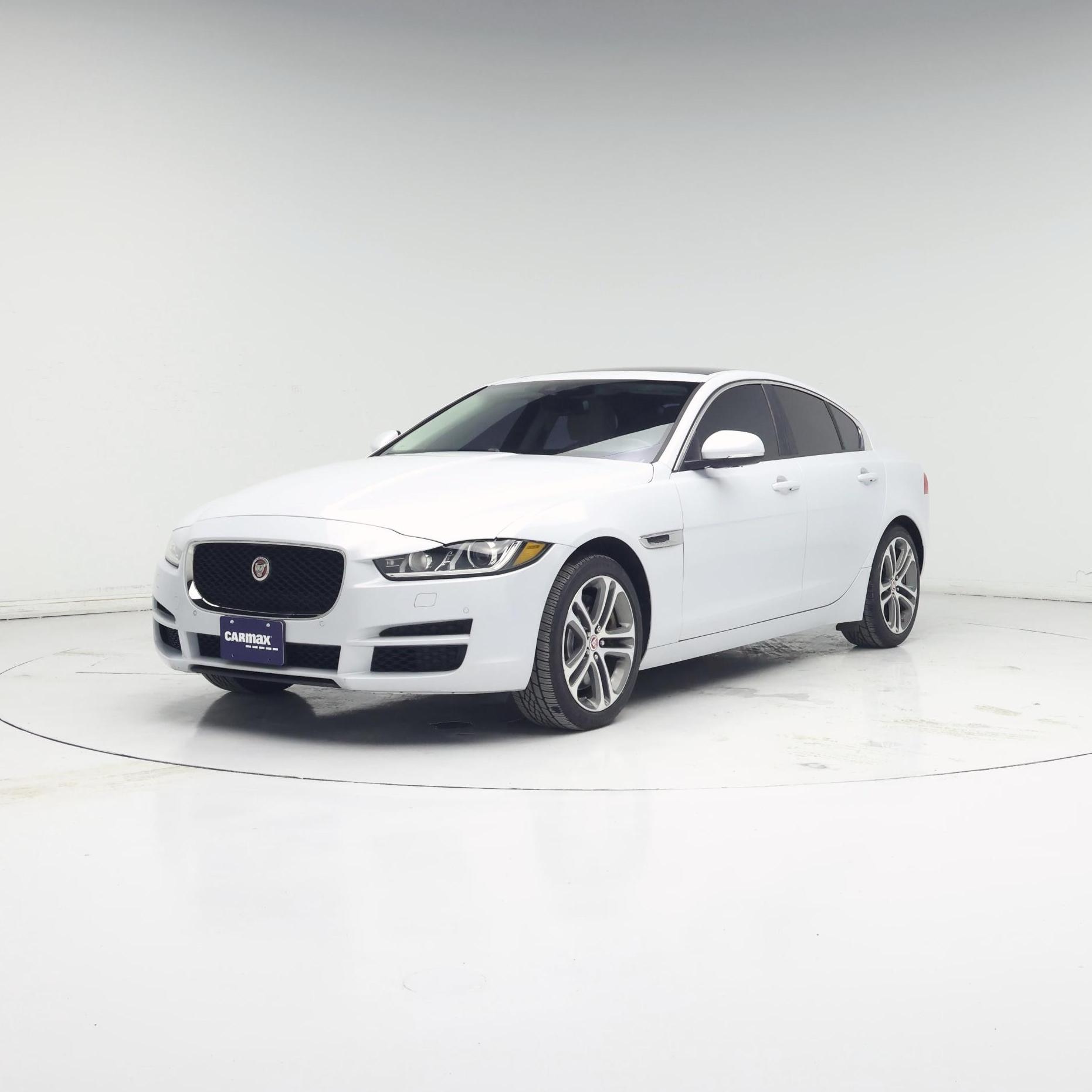 Thumbnail: 2017 Jaguar XE - 4