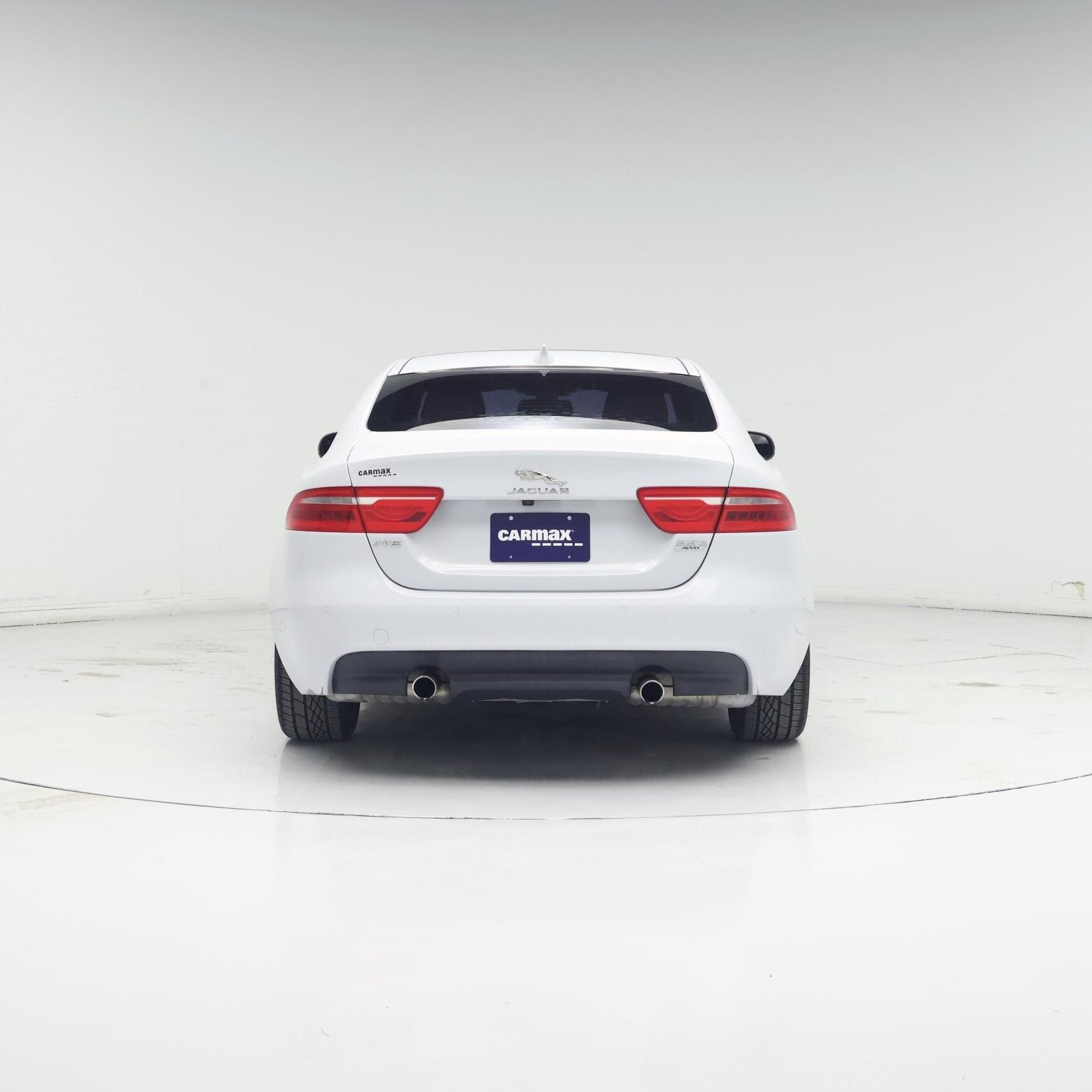 Thumbnail: 2017 Jaguar XE - 6