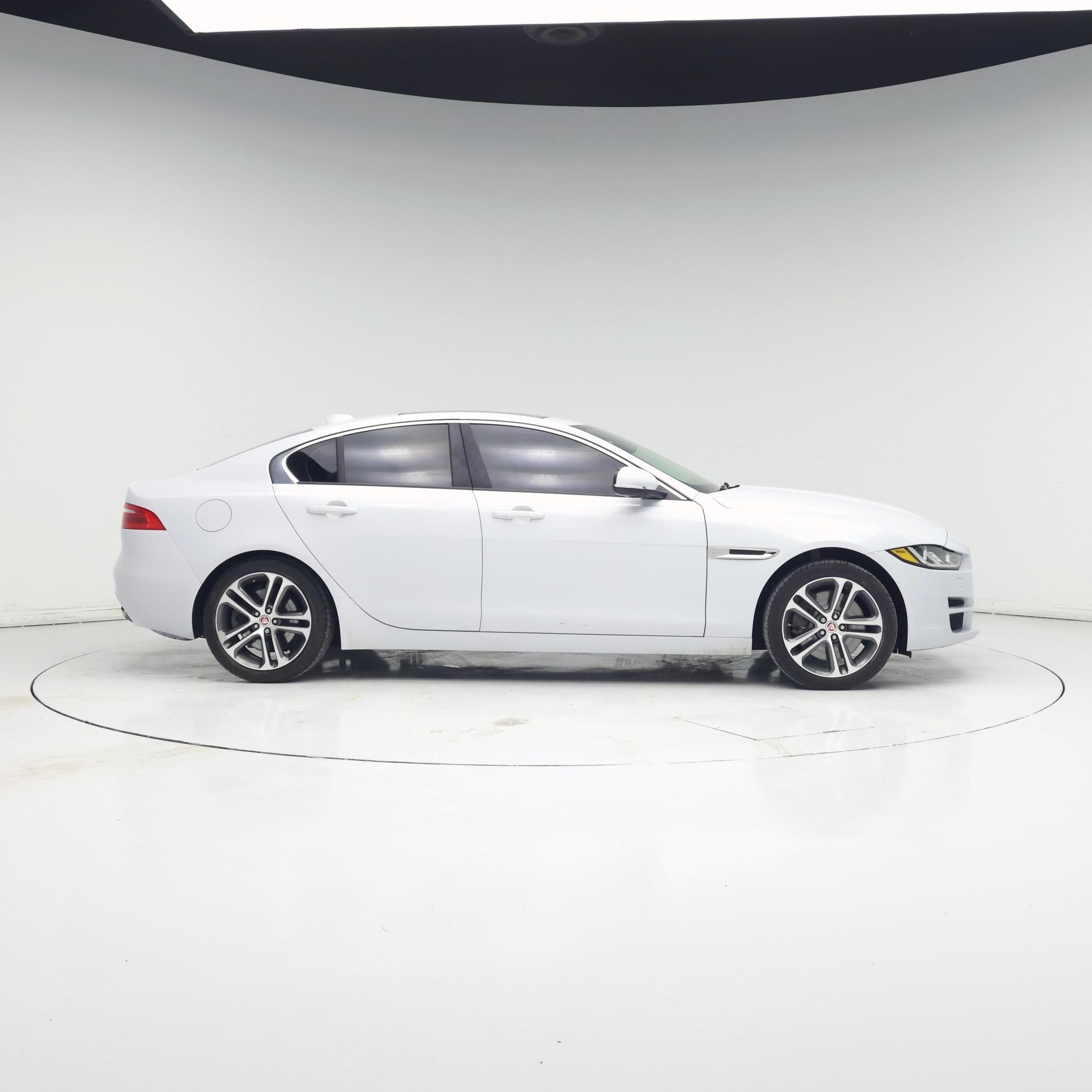 Thumbnail: 2017 Jaguar XE - 7