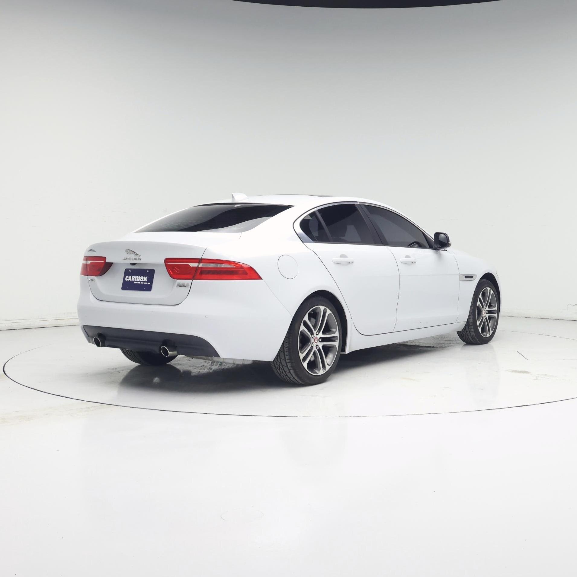 Thumbnail: 2017 Jaguar XE - 8