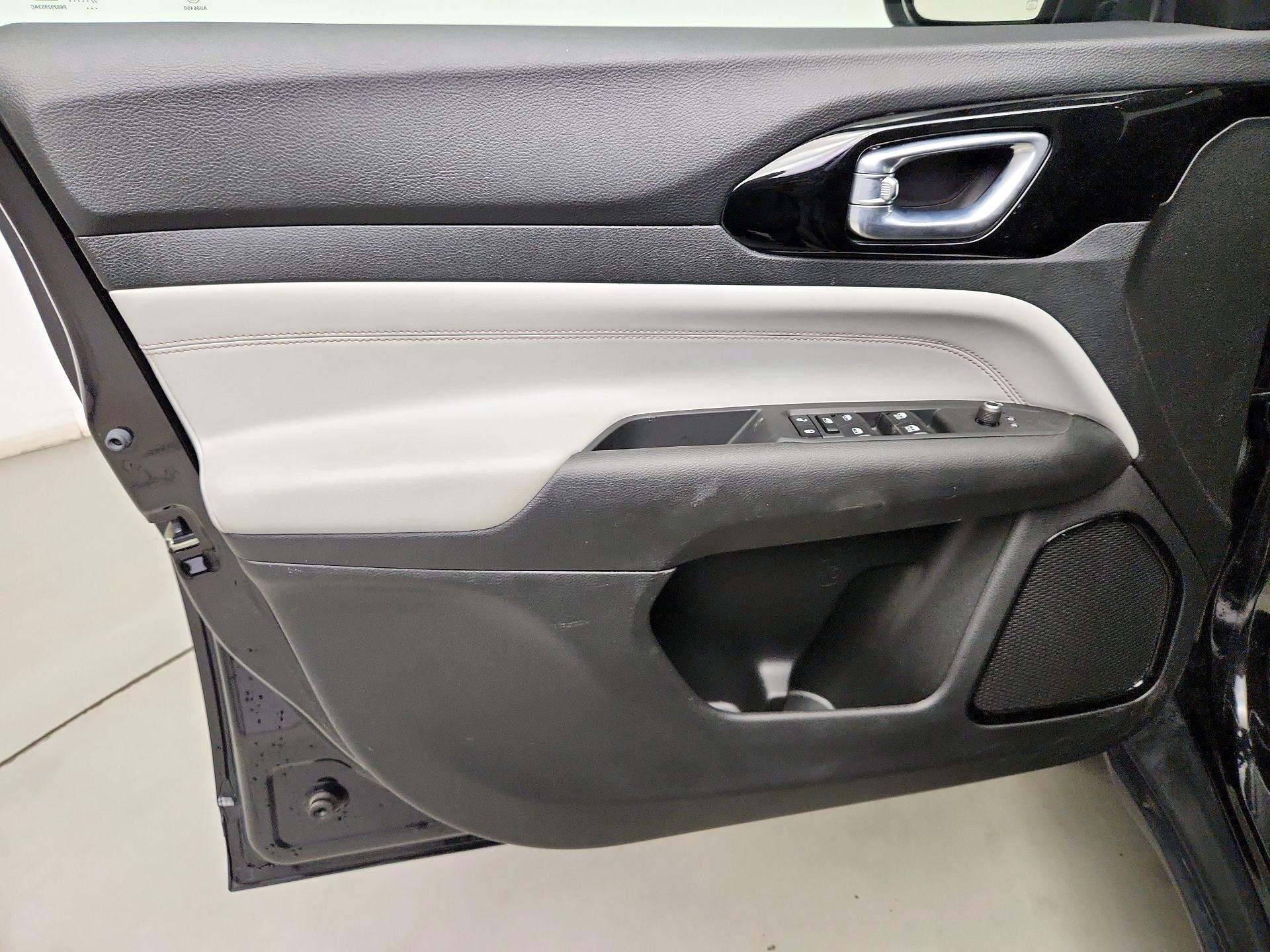 Thumbnail: 2022 Jeep Compass - 12