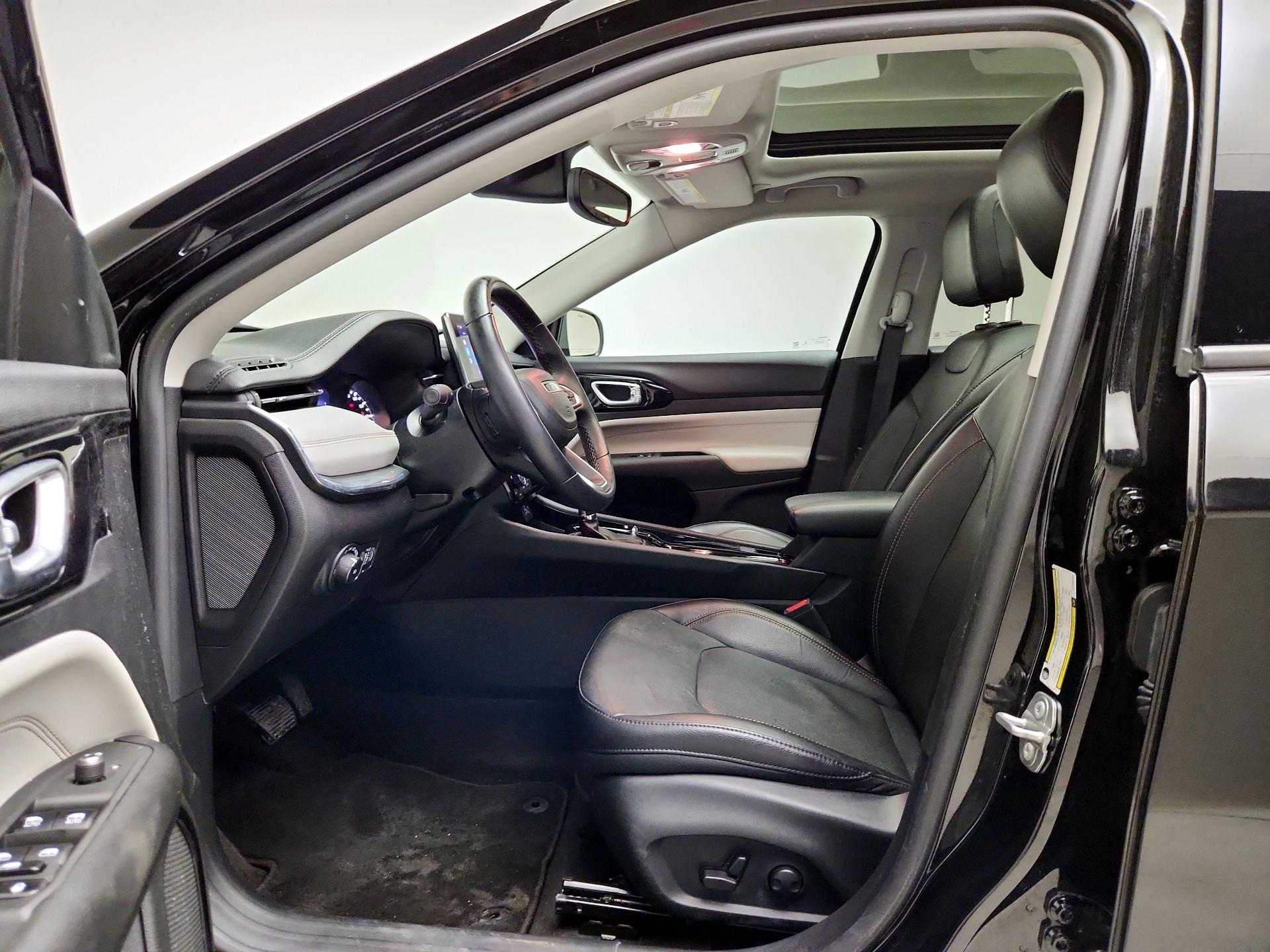 Thumbnail: 2022 Jeep Compass - 11