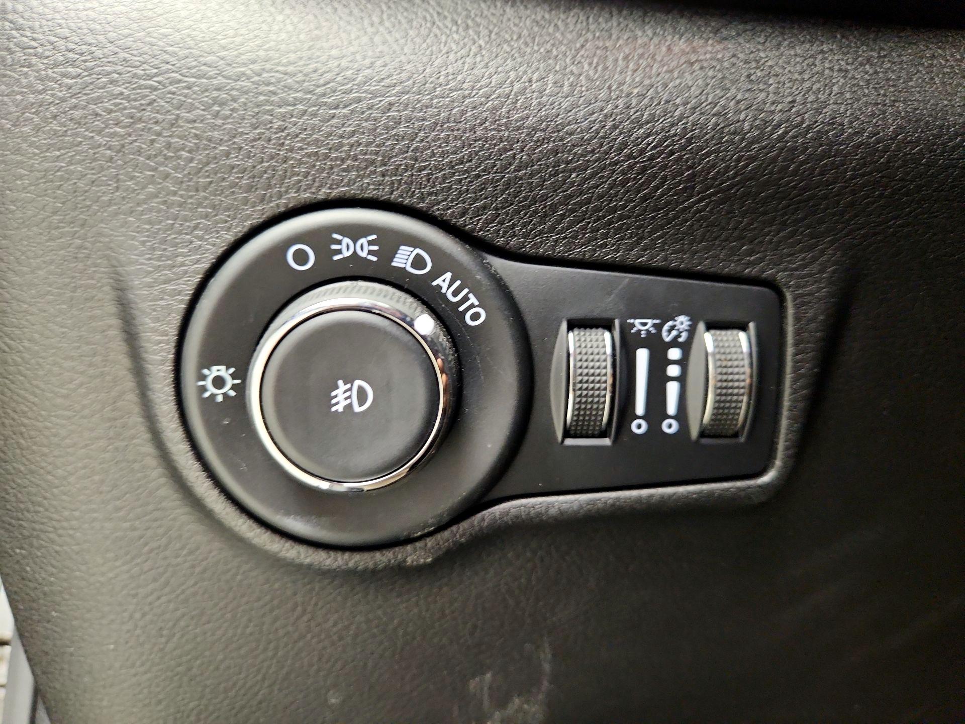 Thumbnail: 2022 Jeep Compass - 13