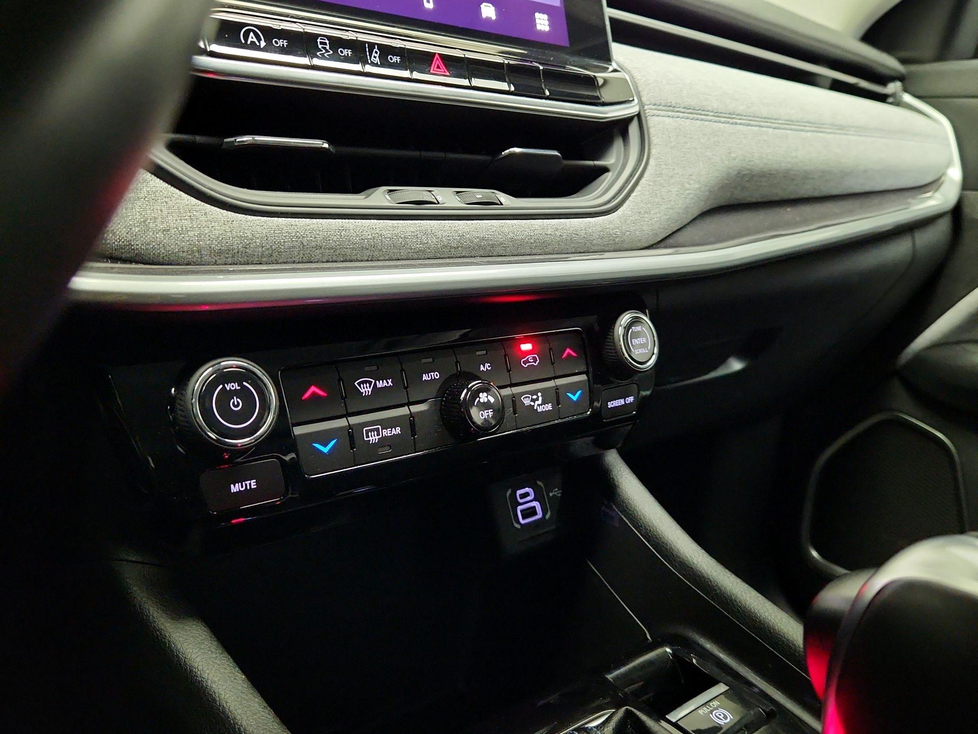 Thumbnail: 2022 Jeep Compass - 16