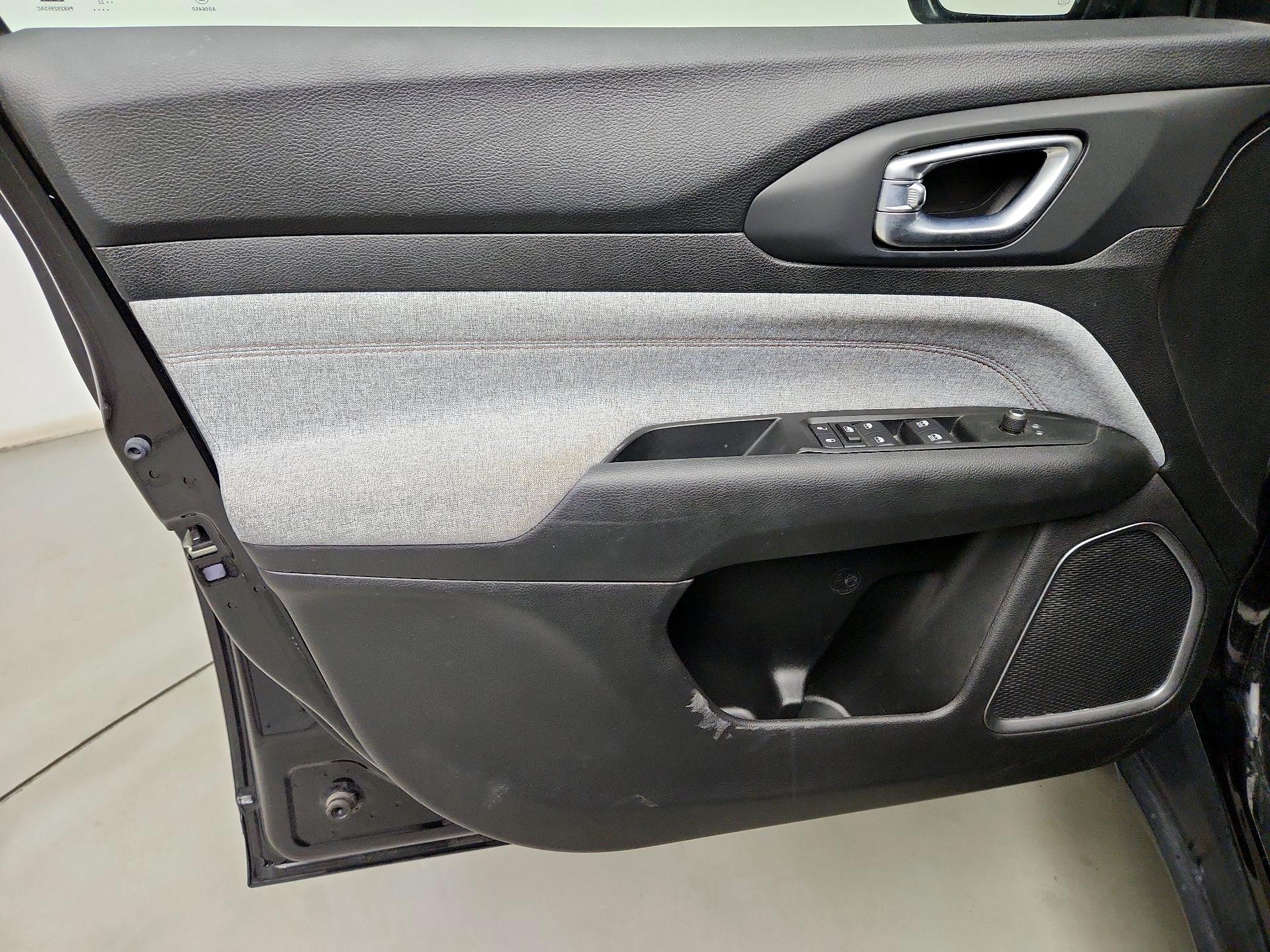 Thumbnail: 2022 Jeep Compass - 12