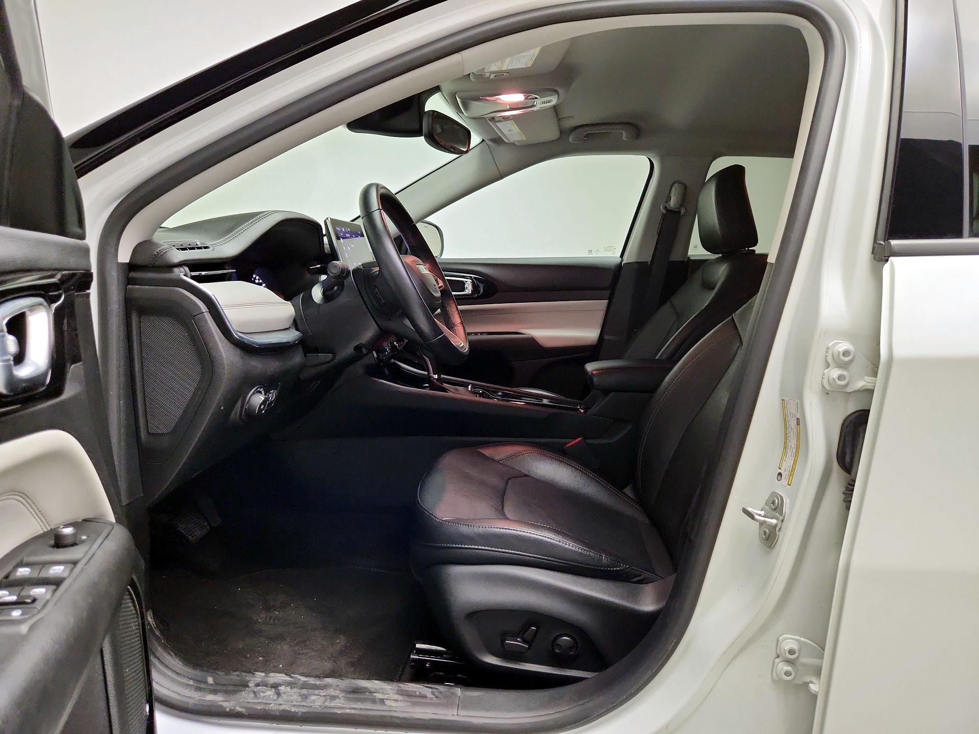 Thumbnail: 2022 Jeep Compass - 11