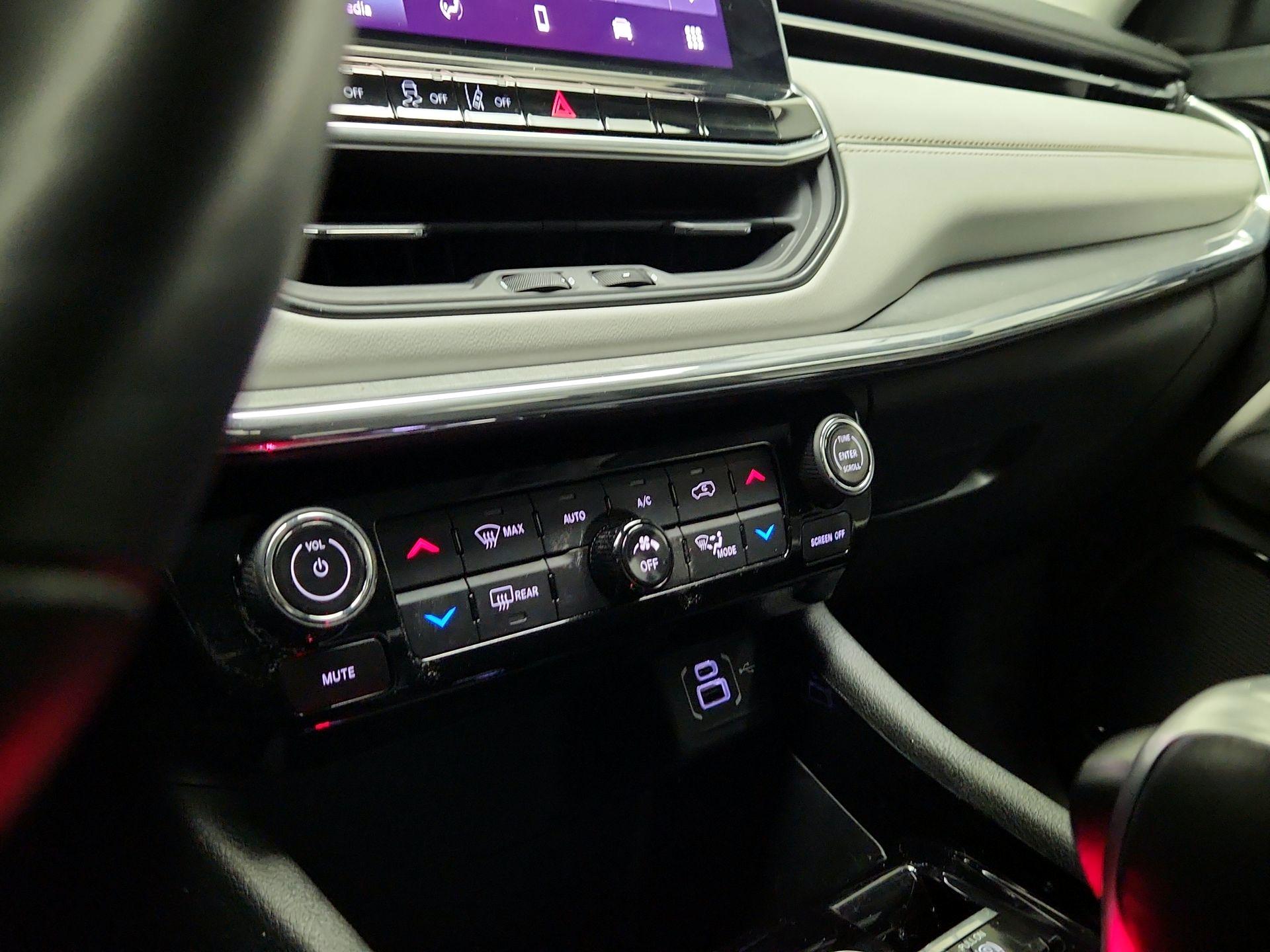 Thumbnail: 2022 Jeep Compass - 16