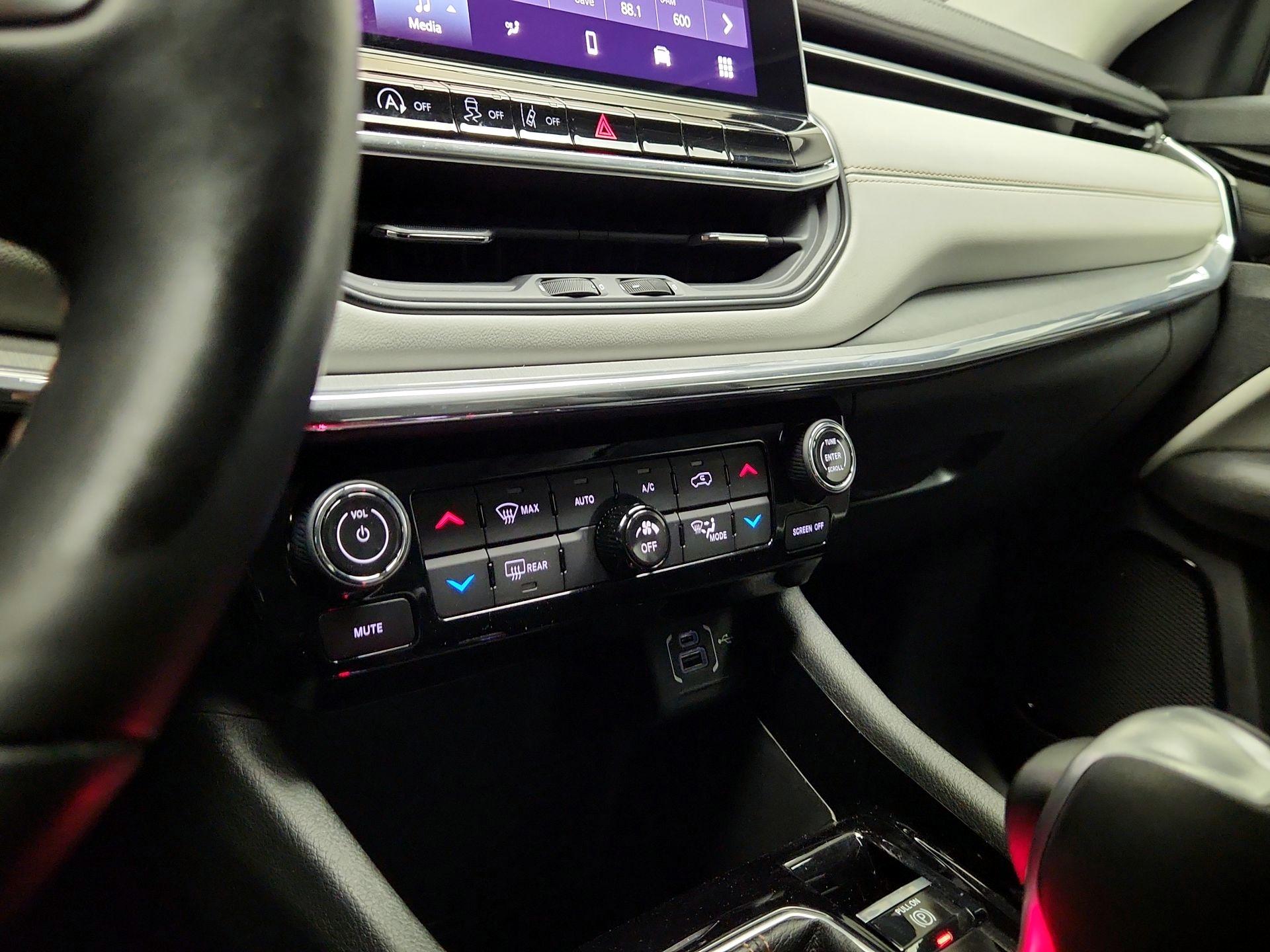 Thumbnail: 2022 Jeep Compass - 16