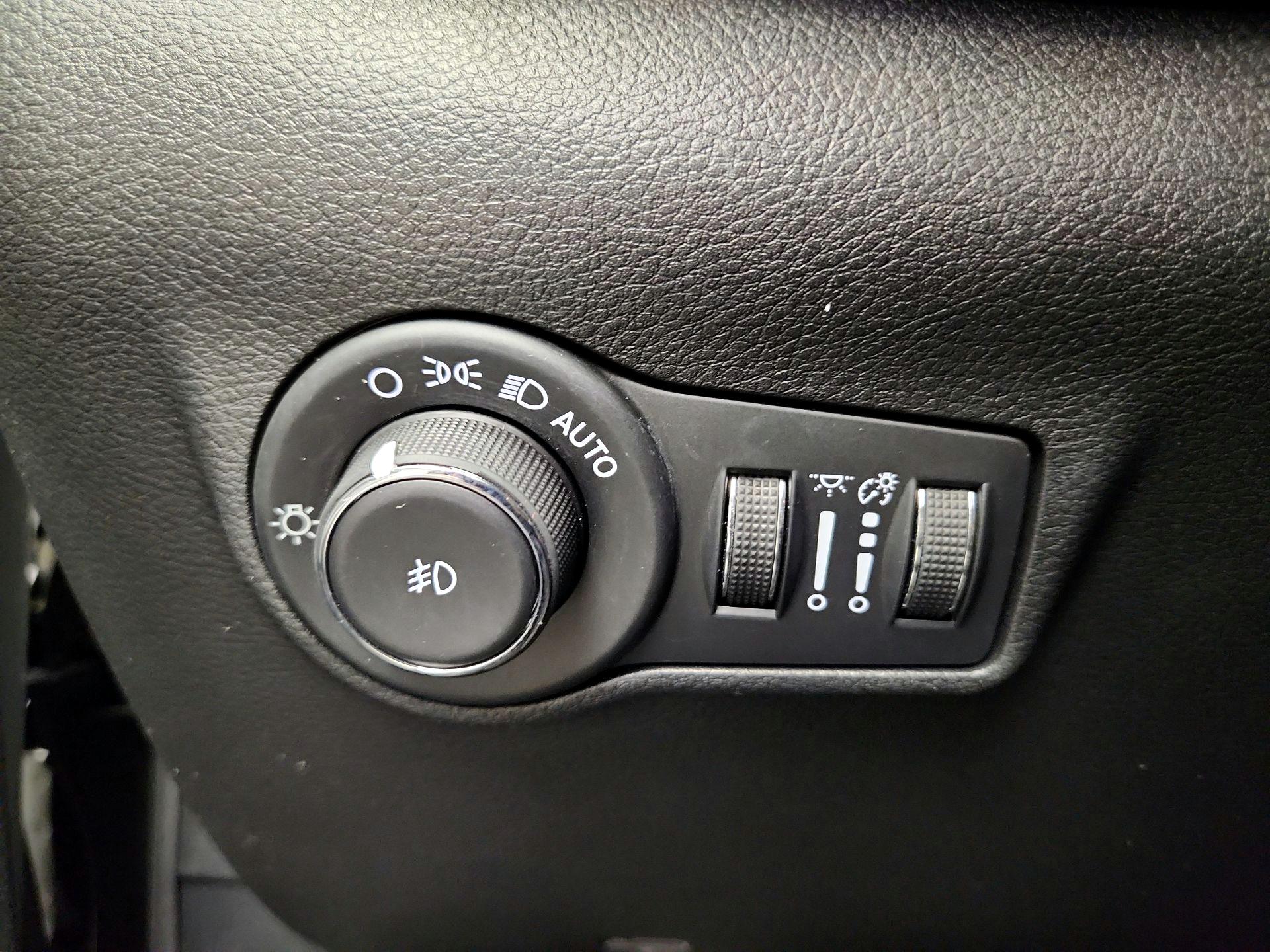 Thumbnail: 2022 Jeep Compass - 13