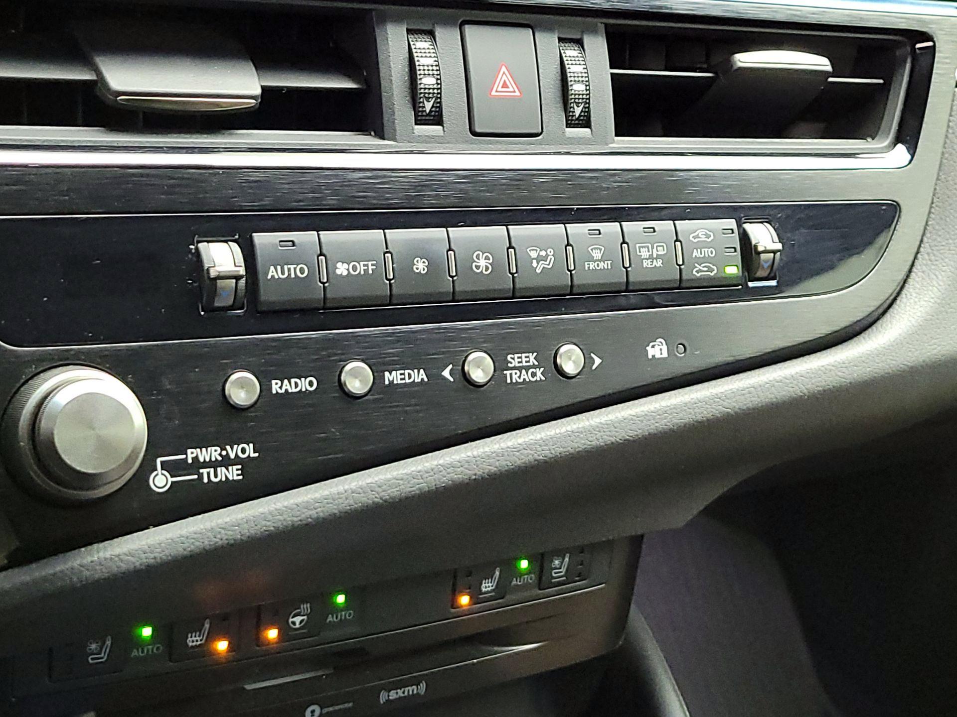 Thumbnail: 2022 Lexus ES - 15