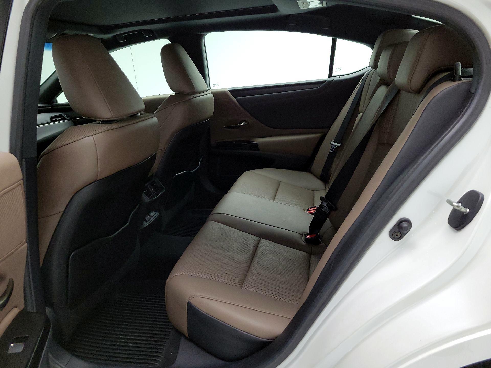 Thumbnail: 2022 Lexus ES - 17