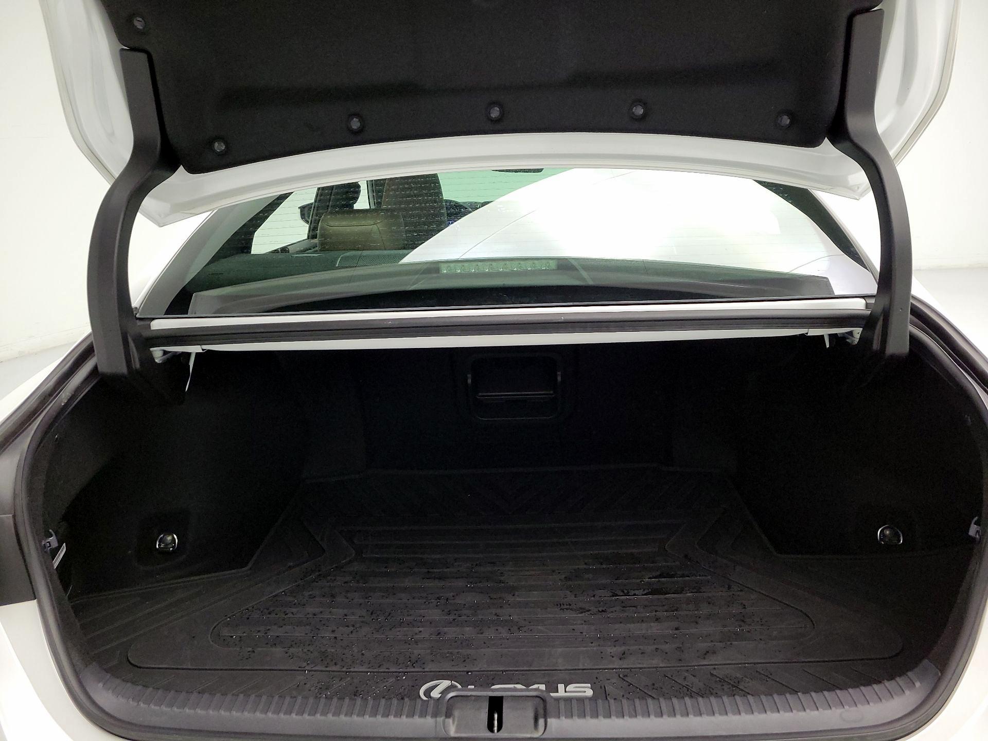 Thumbnail: 2022 Lexus ES - 18