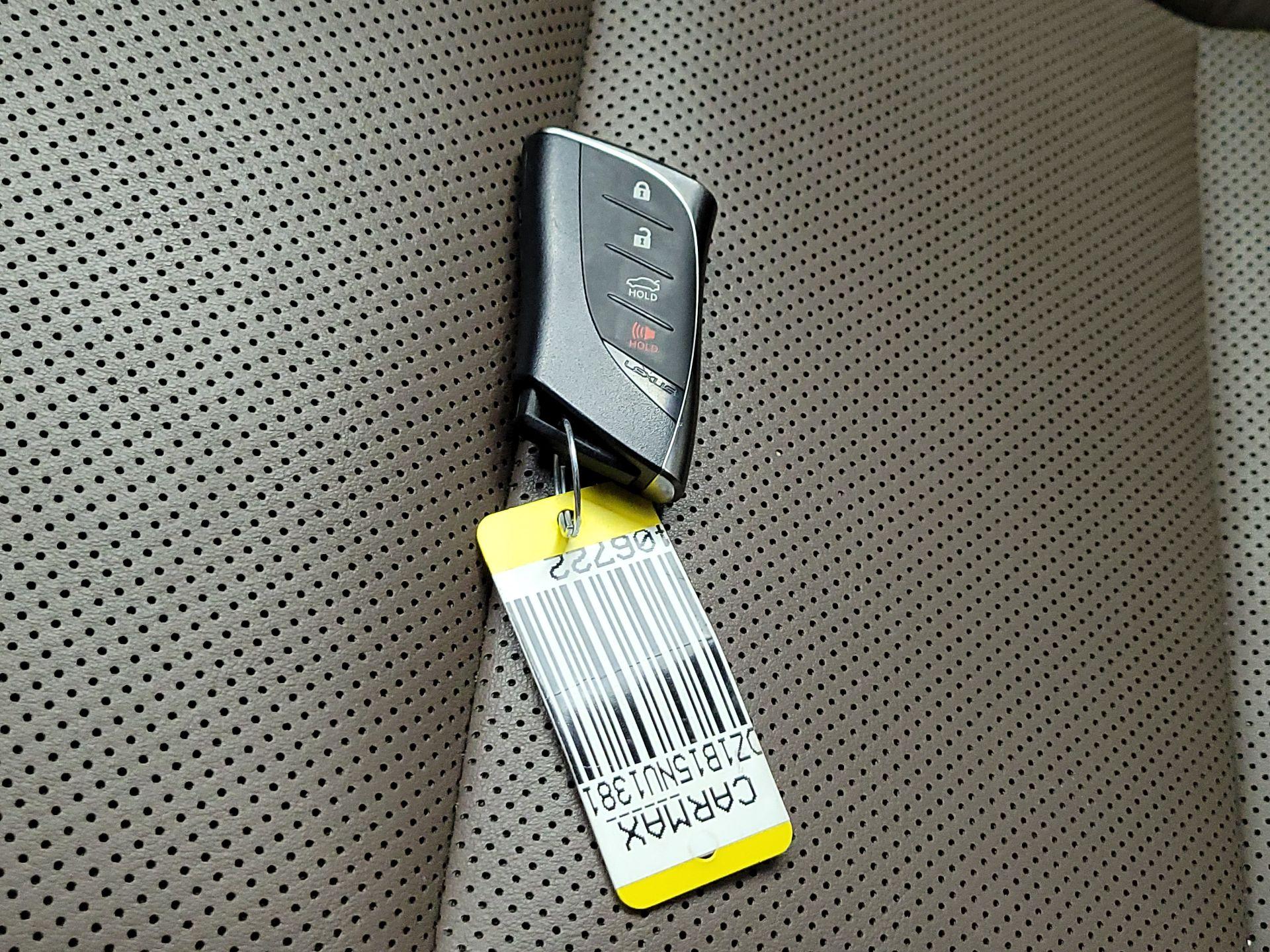 Thumbnail: 2022 Lexus ES - 20