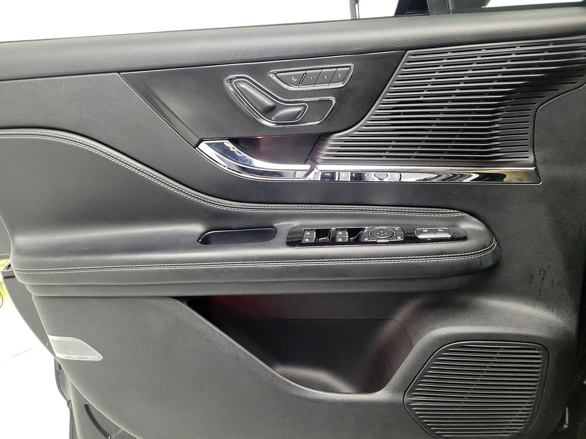 Thumbnail: 2022 Lincoln Corsair - 12